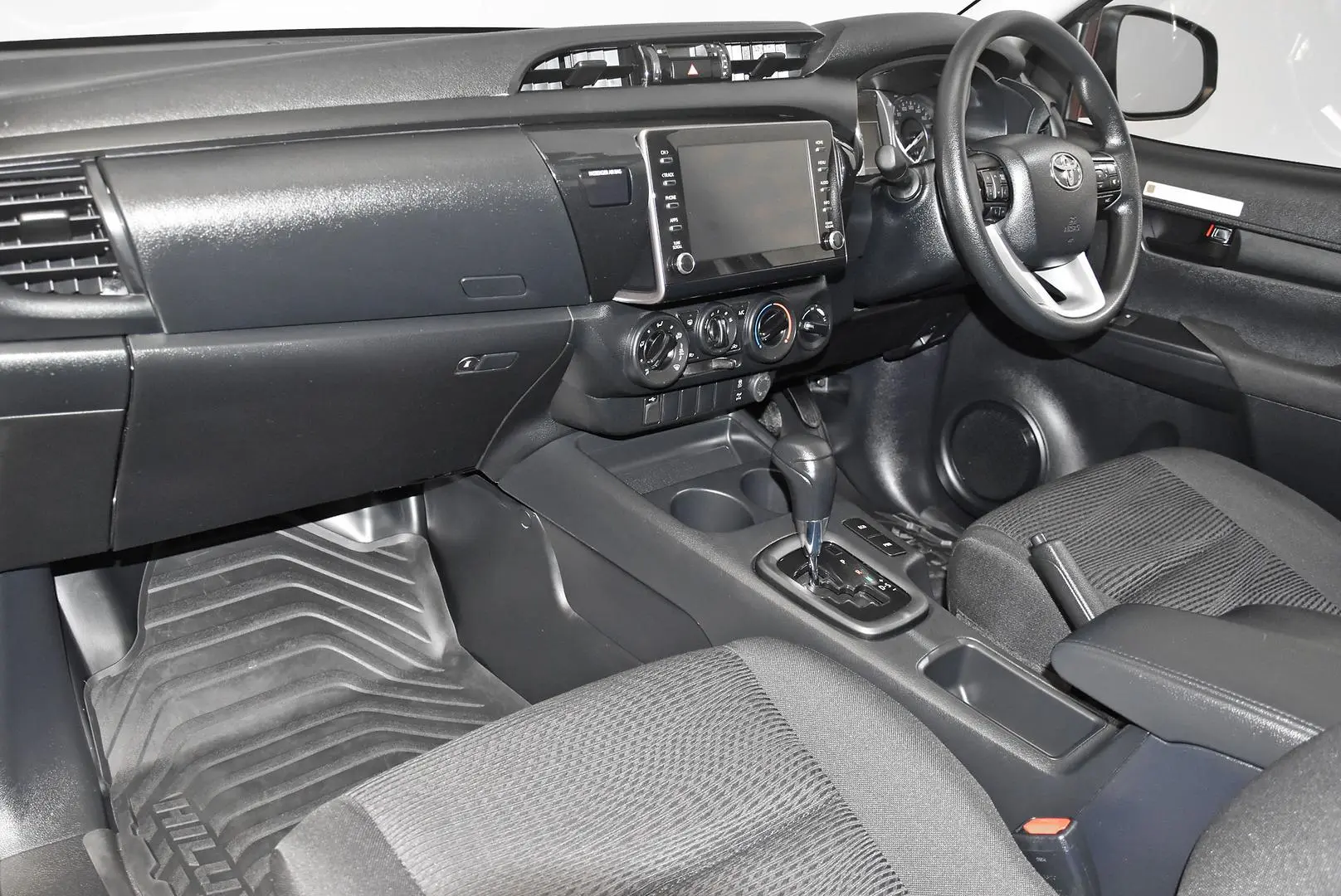 2023 Toyota Hilux Gallery Image 14