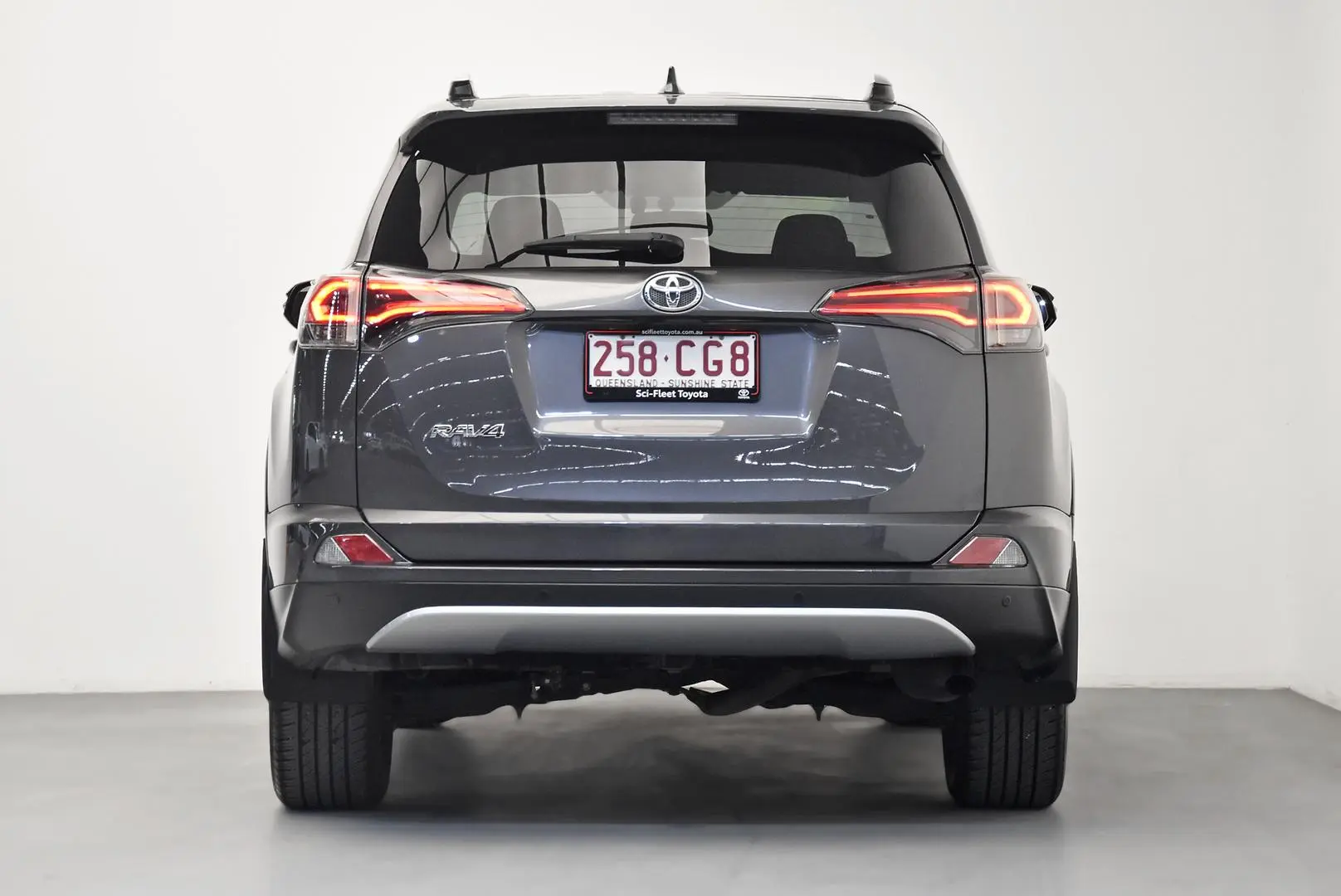 2017 Toyota RAV4 Gallery Image 6