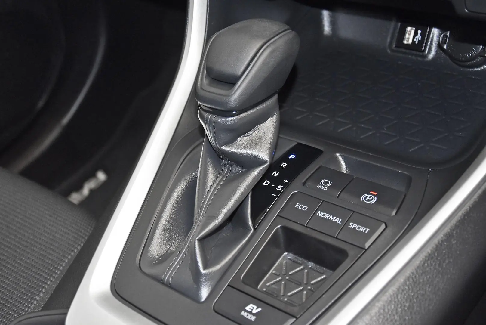 2024 Toyota RAV4 Gallery Image 14