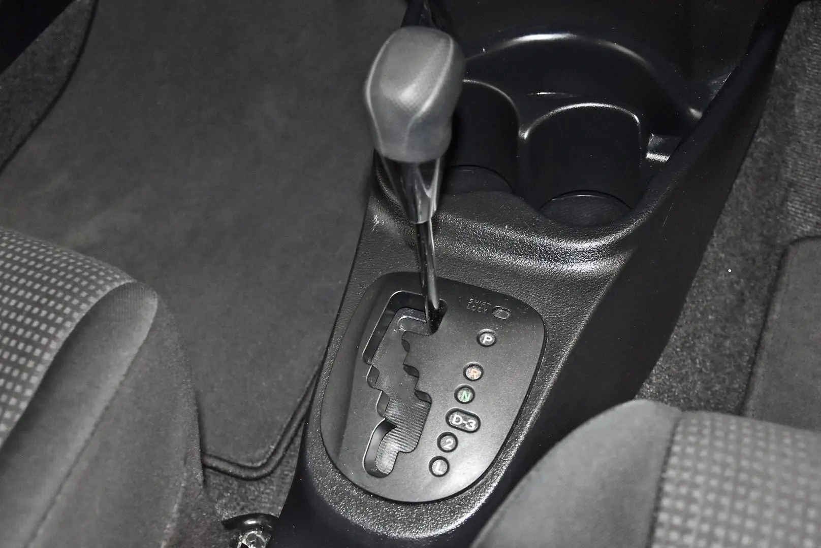 2015 Toyota Yaris Gallery Image 13