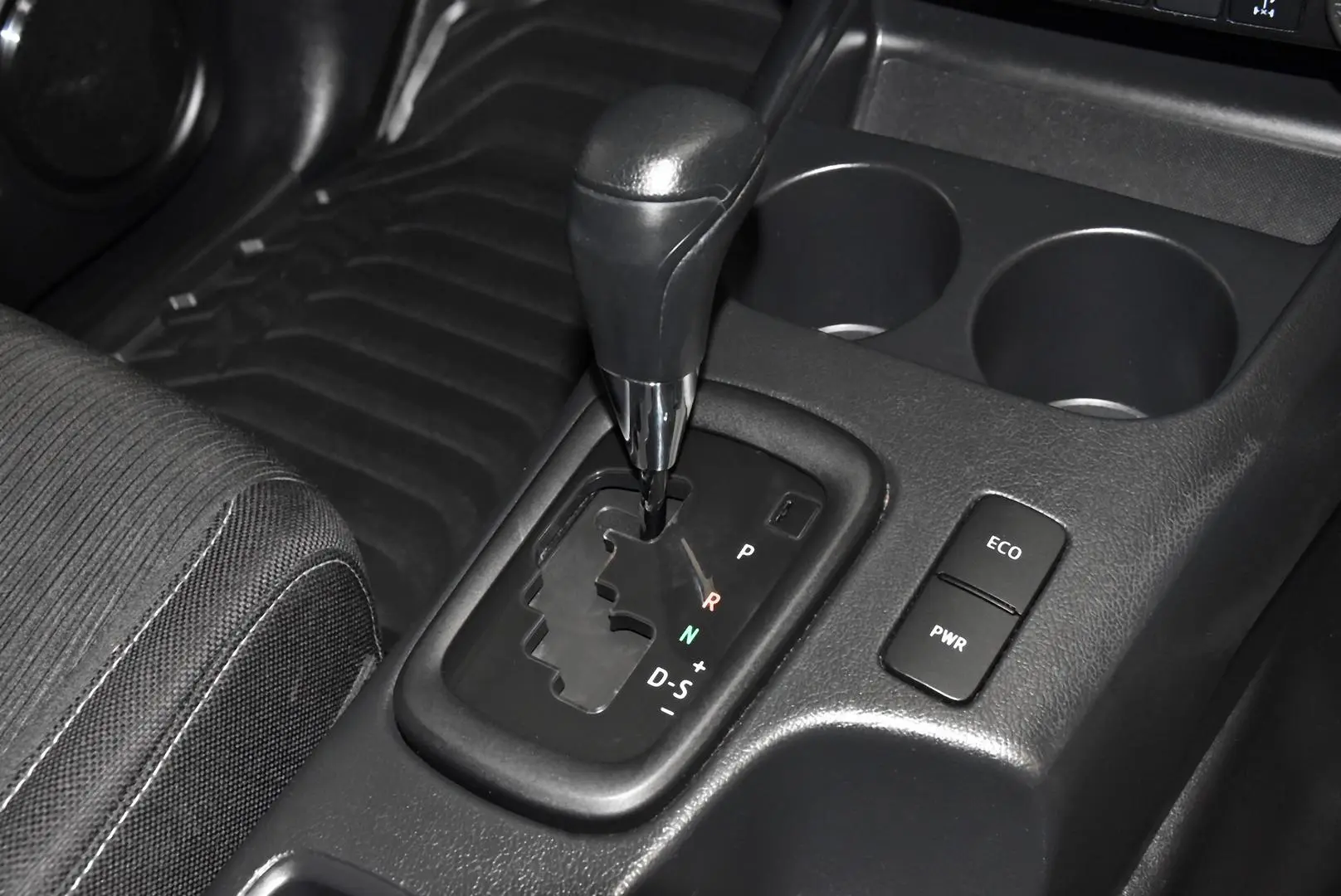 2023 Toyota Hilux Gallery Image 13