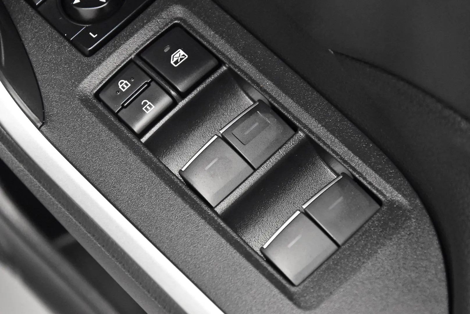 2025 Toyota RAV4 Gallery Image 10