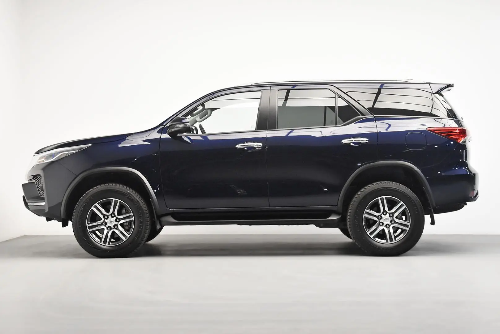 2024 Toyota Fortuner Gallery Image 4