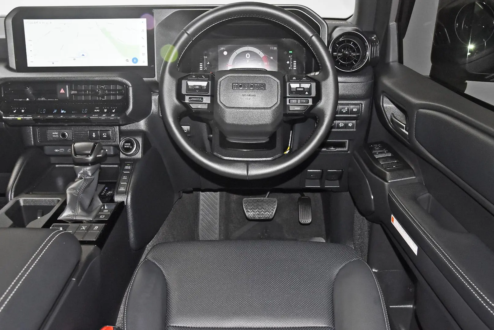 2025 Toyota Landcruiser Prado Gallery Image 14