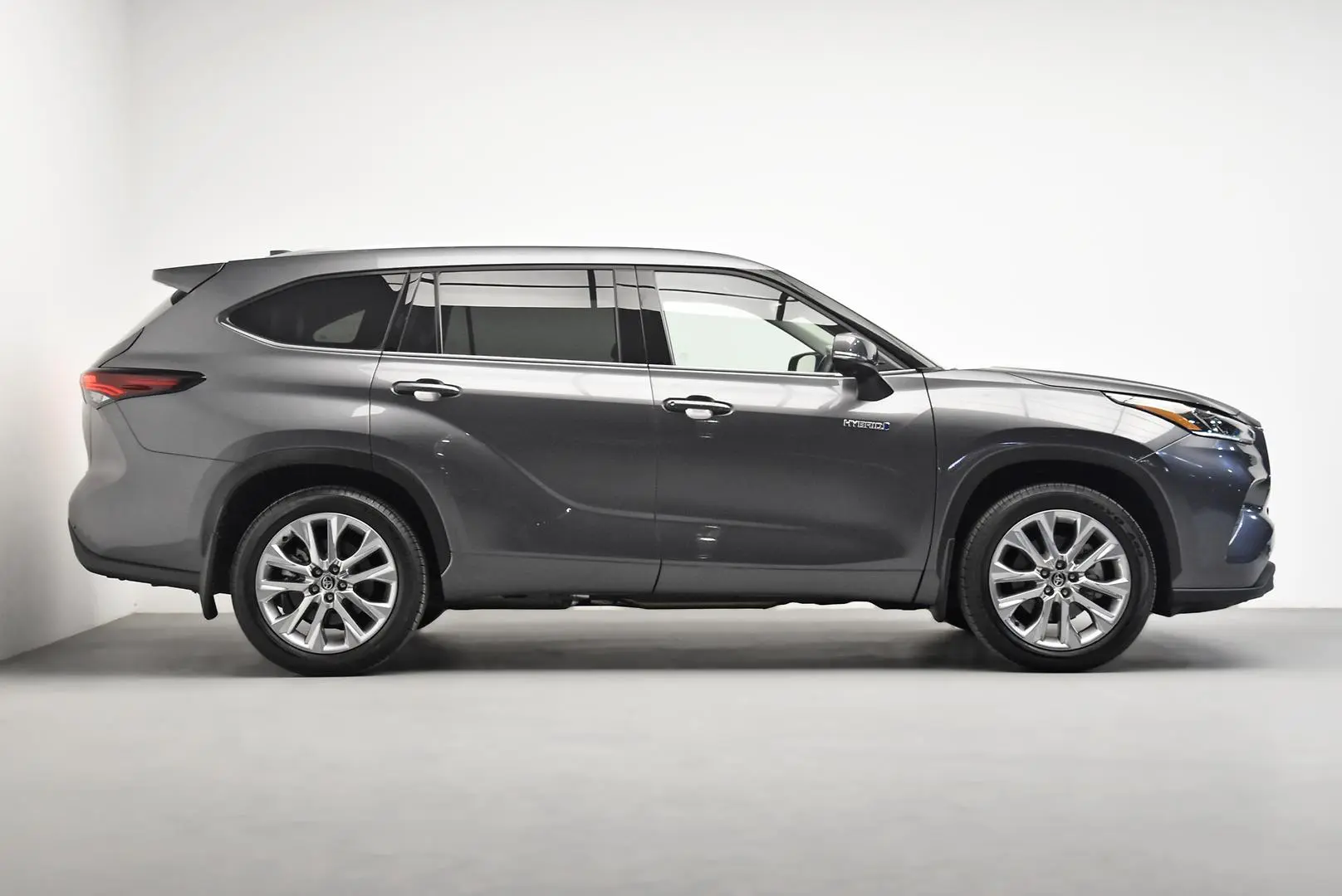 2024 Toyota Kluger Gallery Image 3