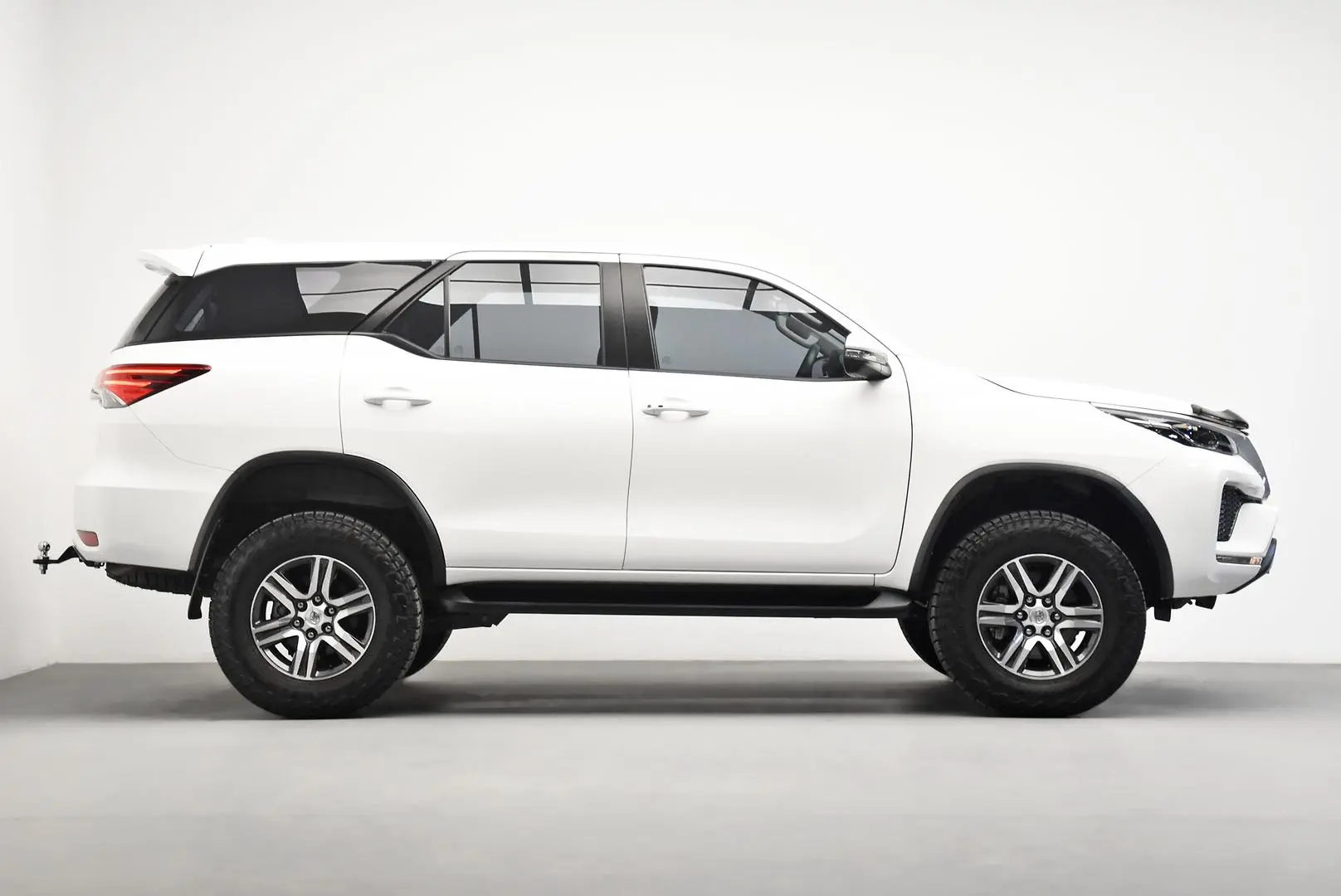 2023 Toyota Fortuner Gallery Image 3