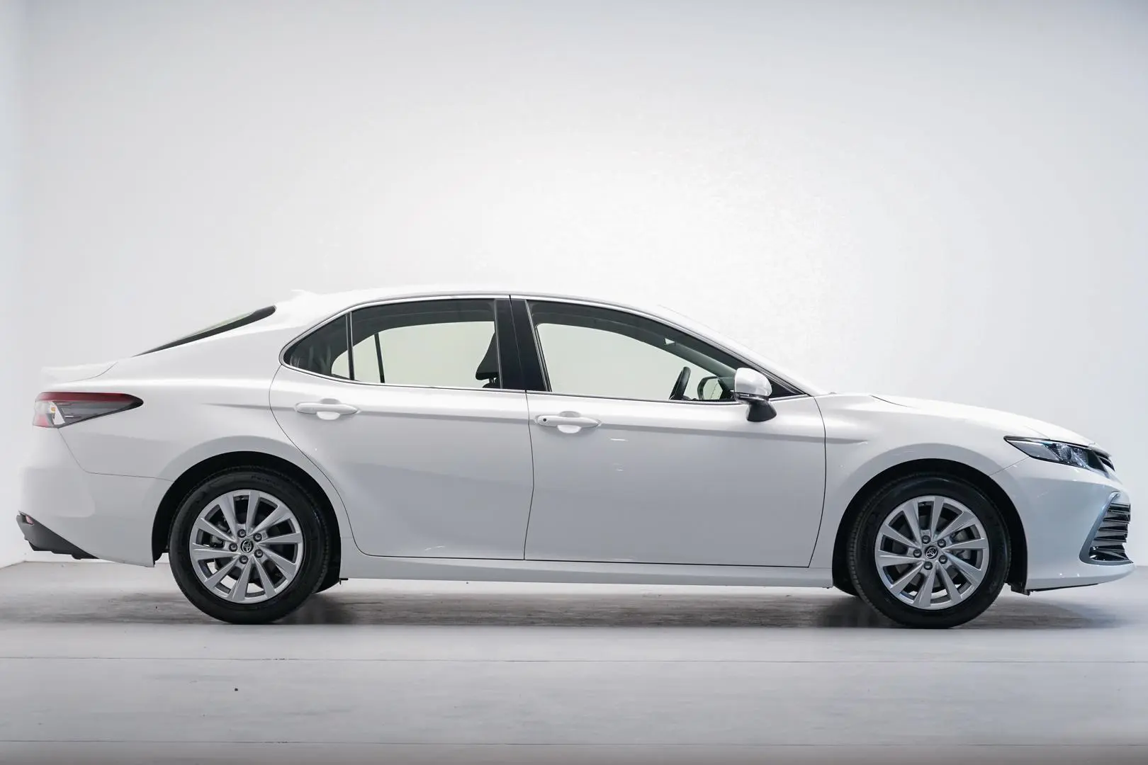 2024 Toyota Camry Gallery Image 2