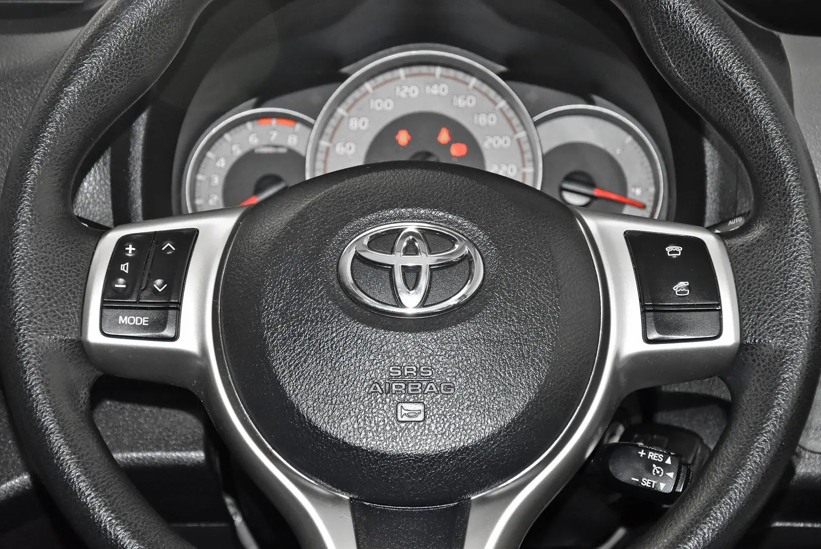 2015 Toyota Yaris Gallery Image 15