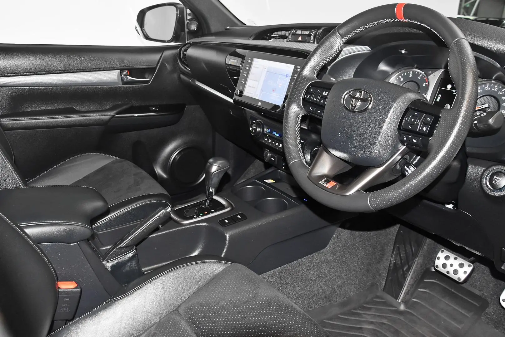 2024 Toyota Hilux Gallery Image 8