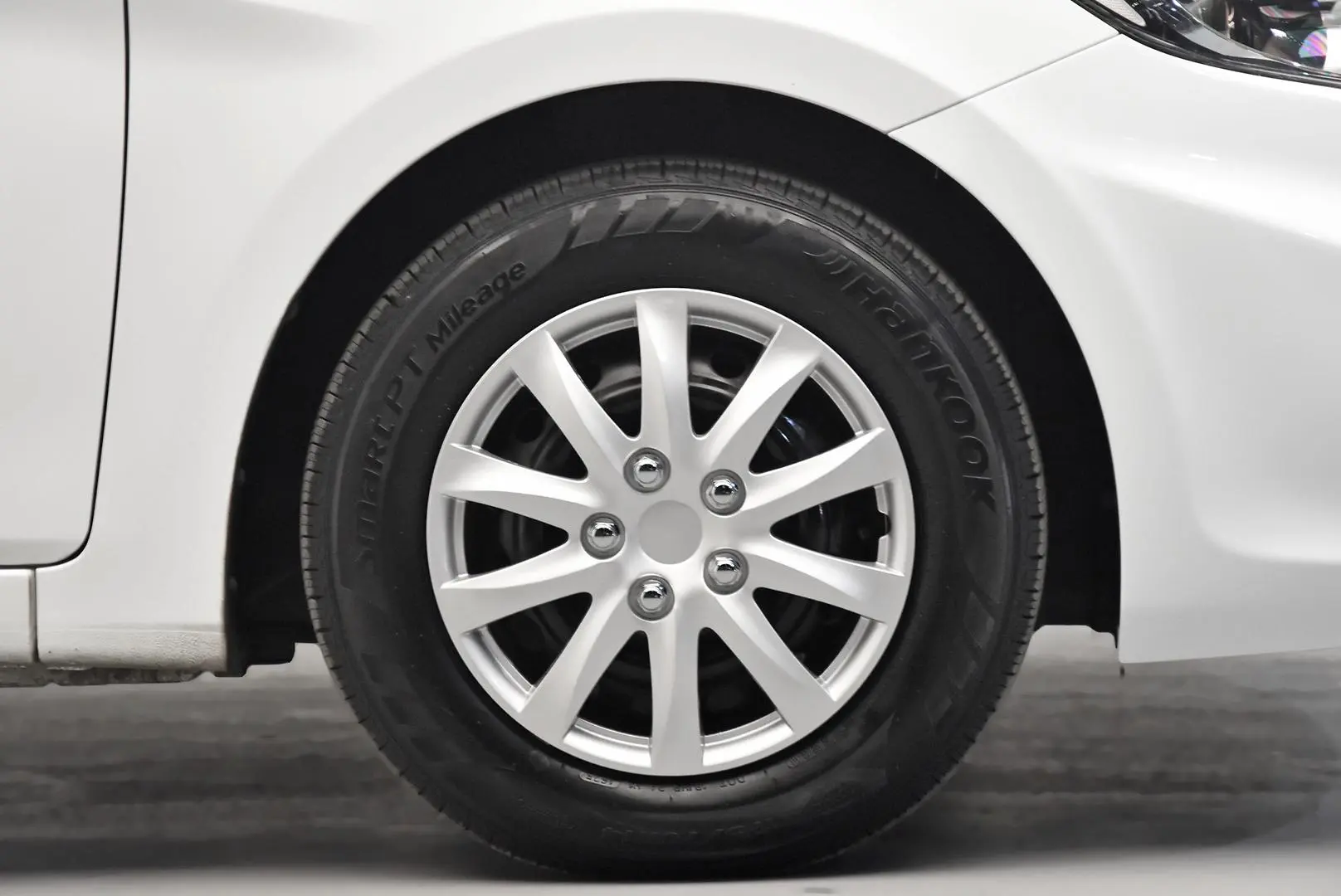 2016 Hyundai Accent Gallery Image 21