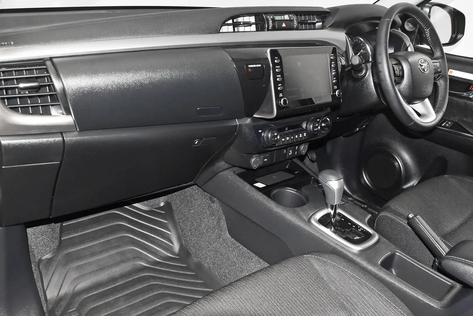 2025 Toyota Hilux Gallery Image 17