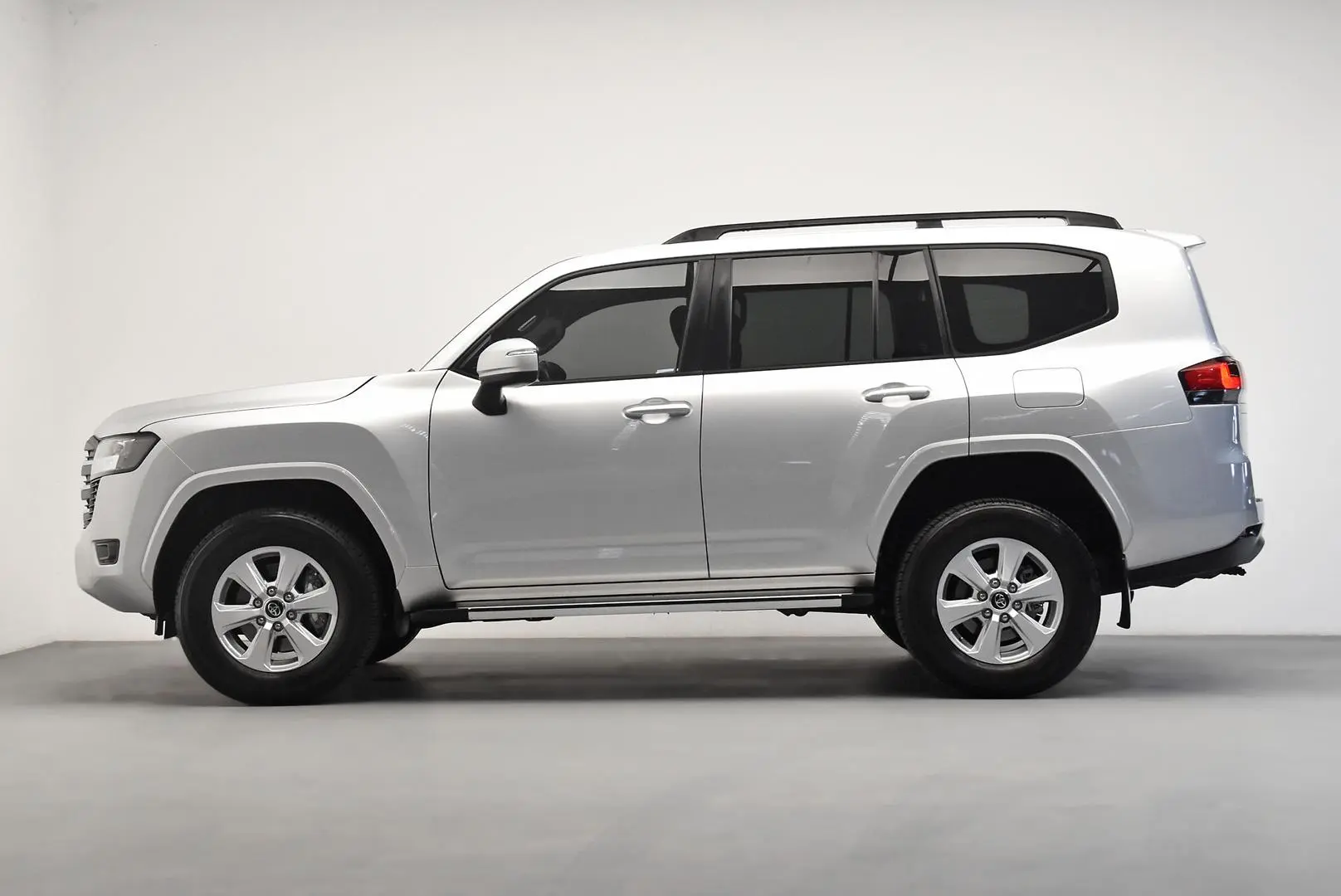 2022 Toyota Landcruiser Gallery Image 4