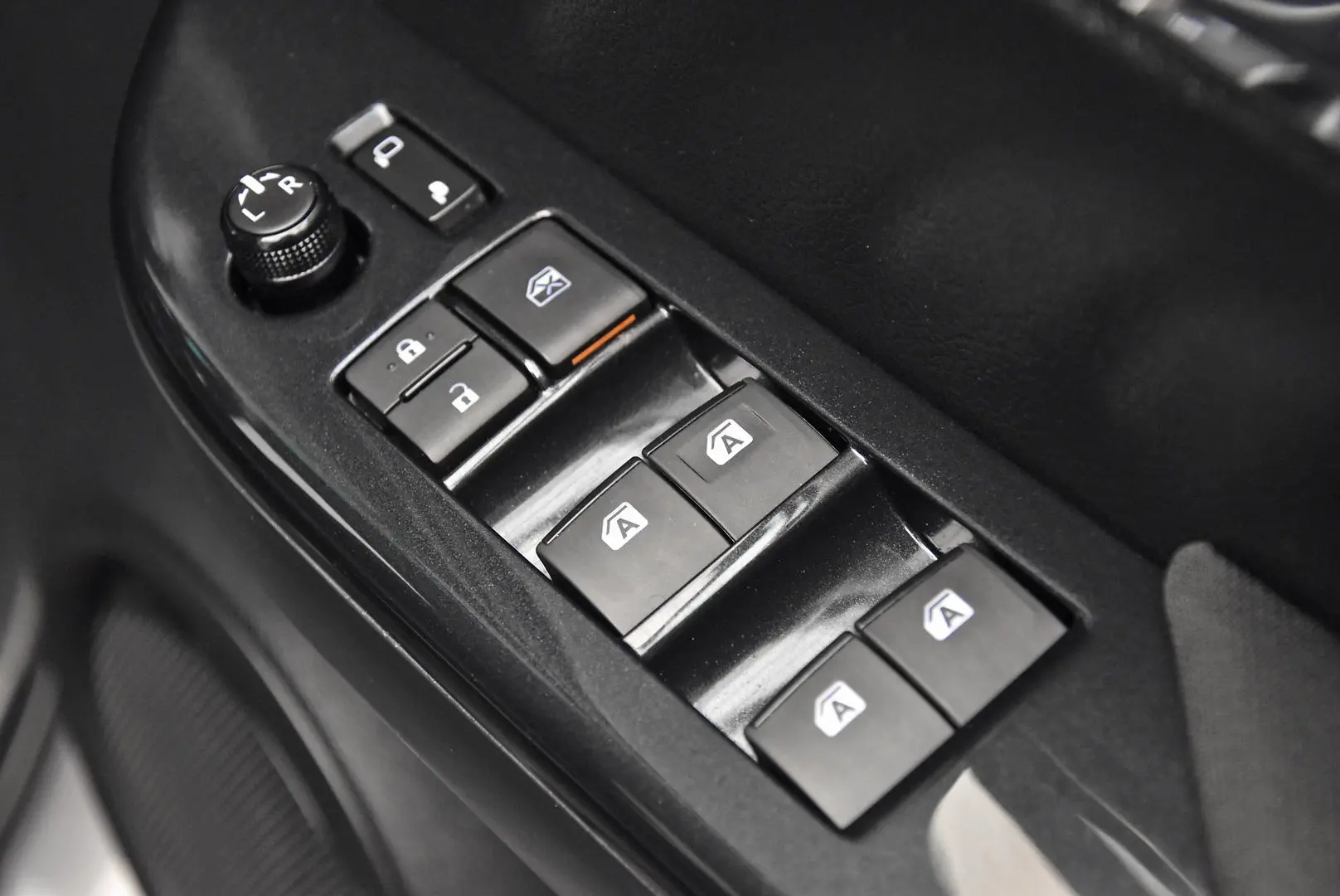 2024 Toyota Hilux Gallery Image 9