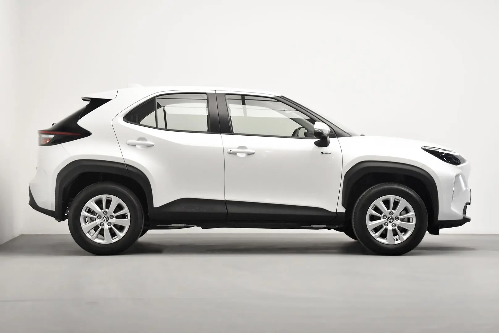 2024 Toyota Yaris Cross Gallery Image 3