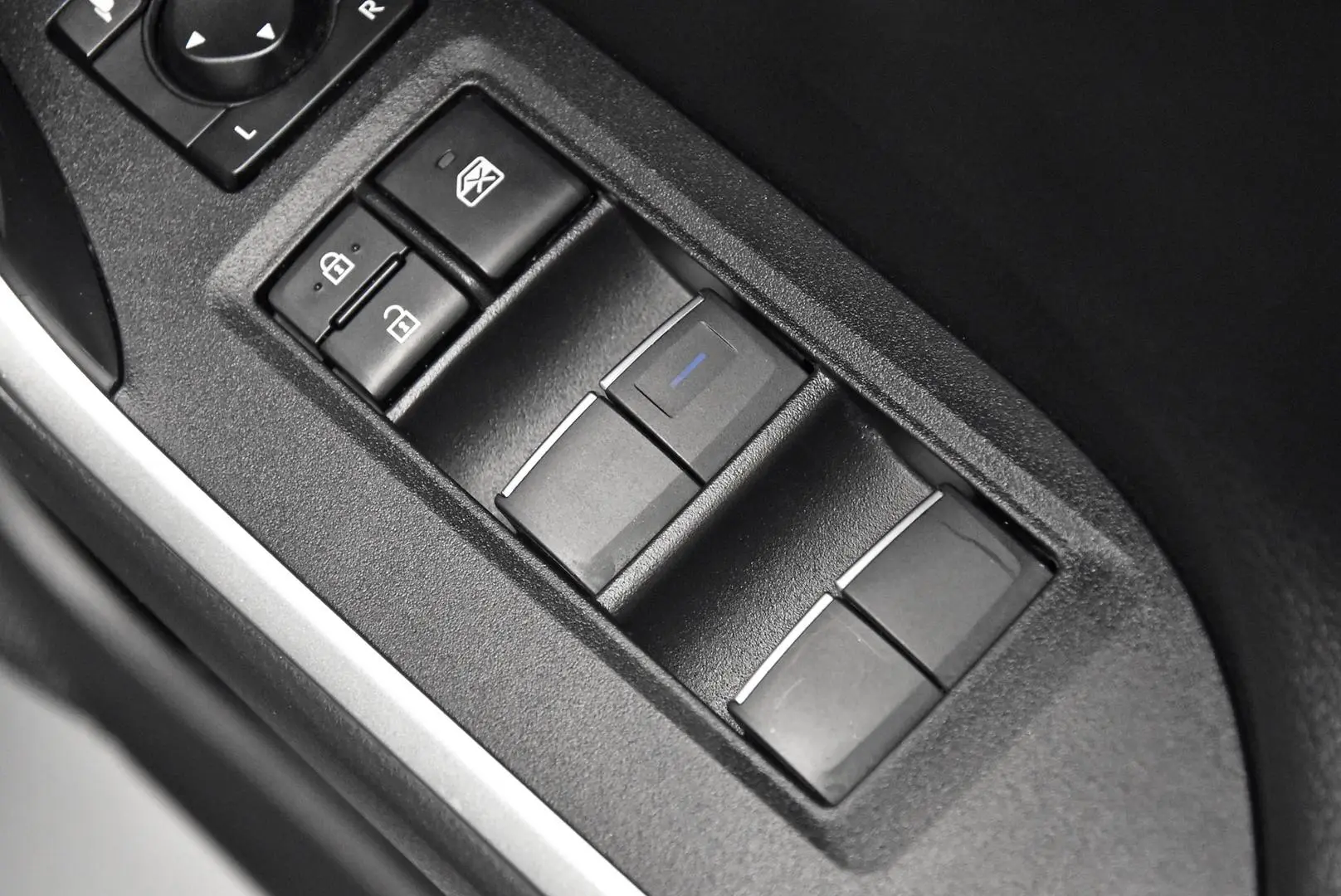 2019 Toyota RAV4 Gallery Image 10