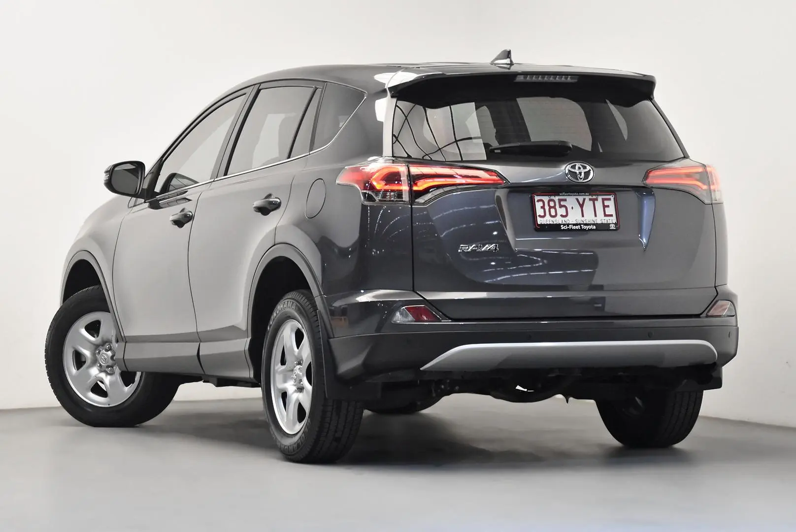 2018 Toyota RAV4 Gallery Image 5