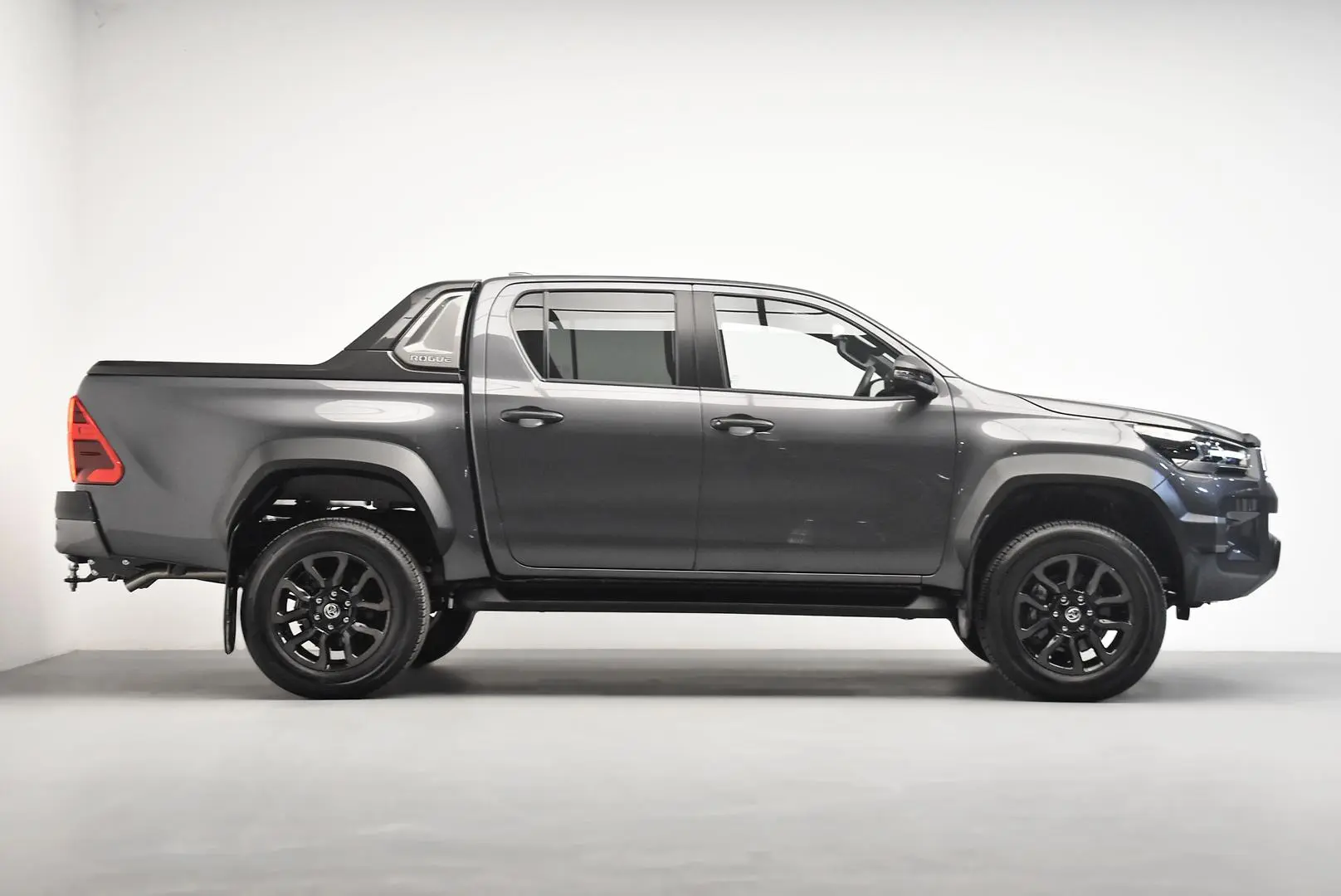 2024 Toyota Hilux Gallery Image 3