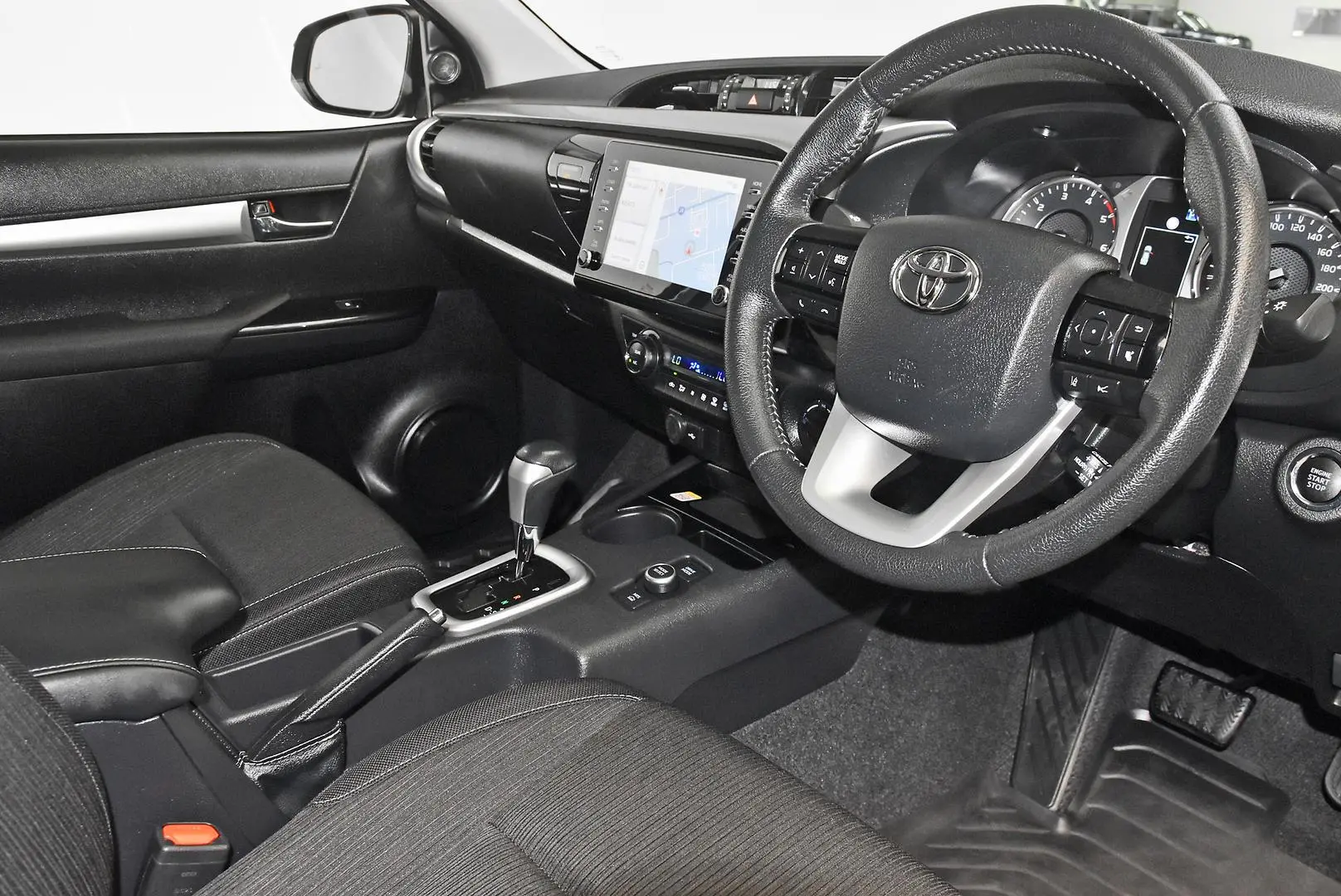 2025 Toyota Hilux Gallery Image 8