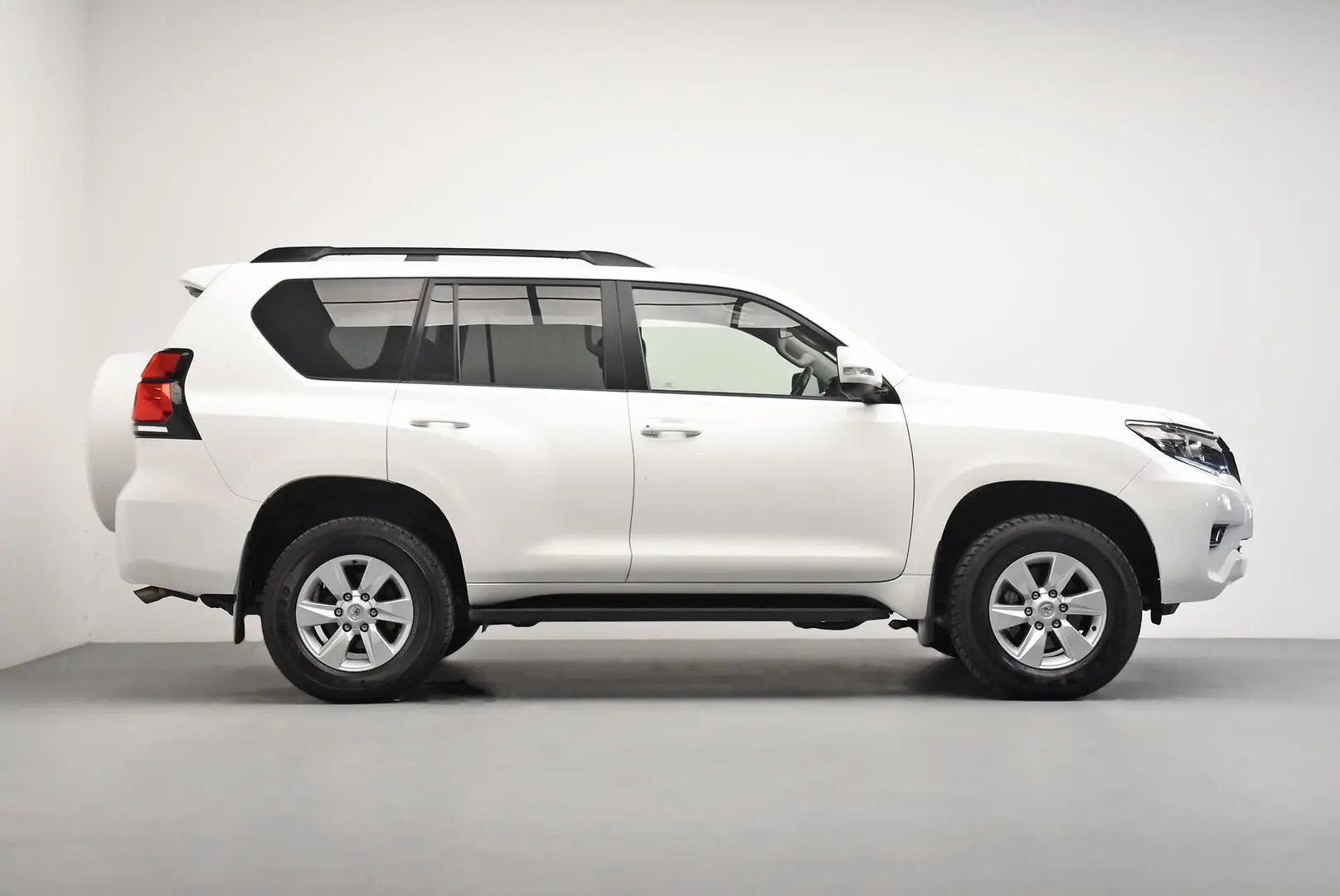 2021 Toyota Landcruiser Prado Gallery Image 3