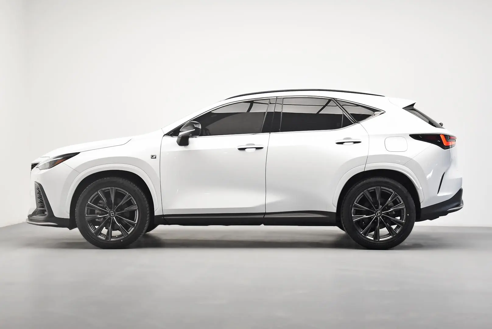 2023 Lexus NX Gallery Image 4
