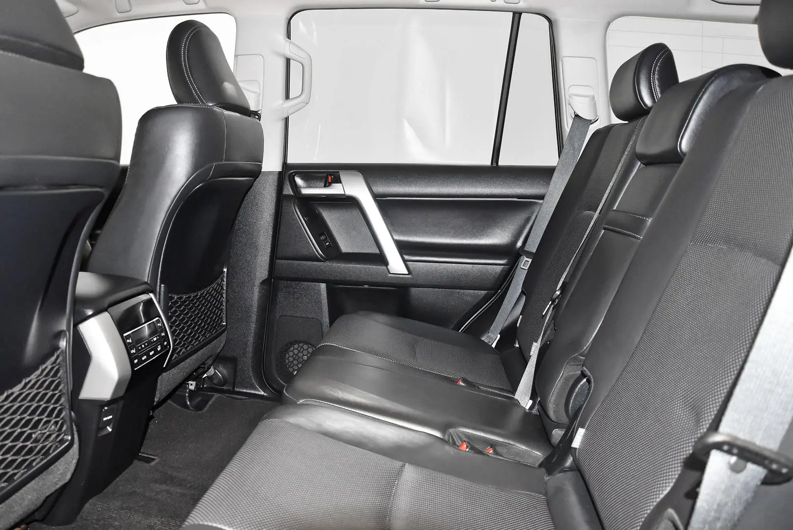 2021 Toyota Landcruiser Prado Gallery Image 17