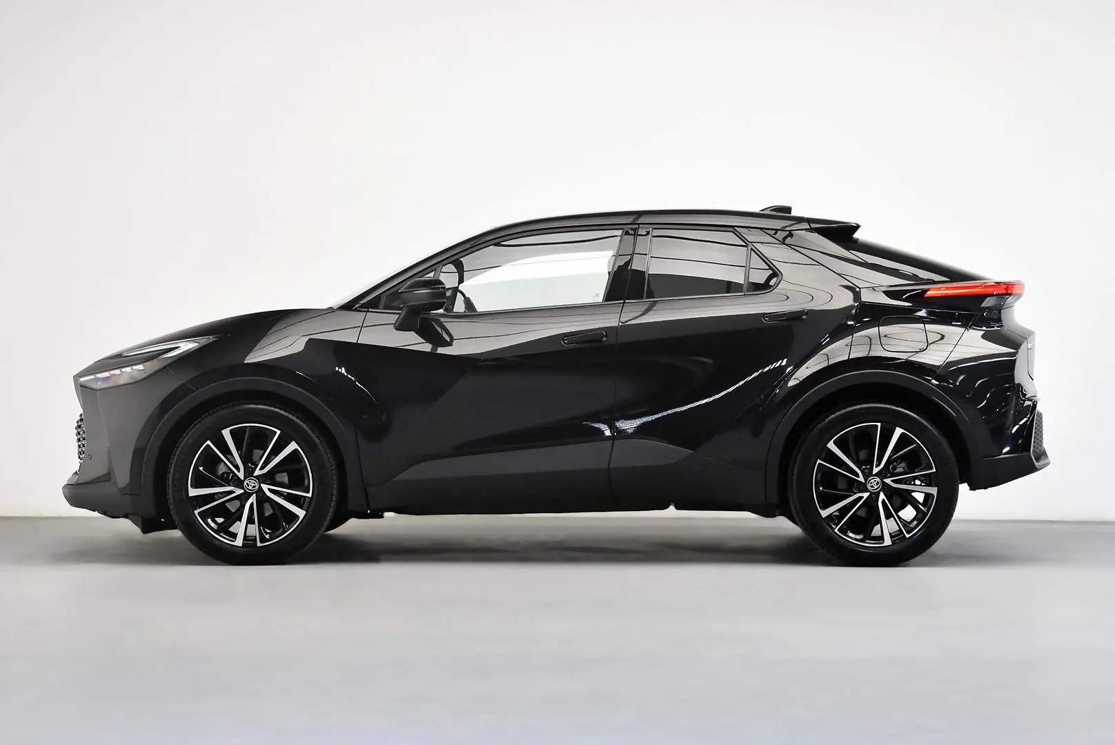 2024 Toyota C-HR Gallery Image 4