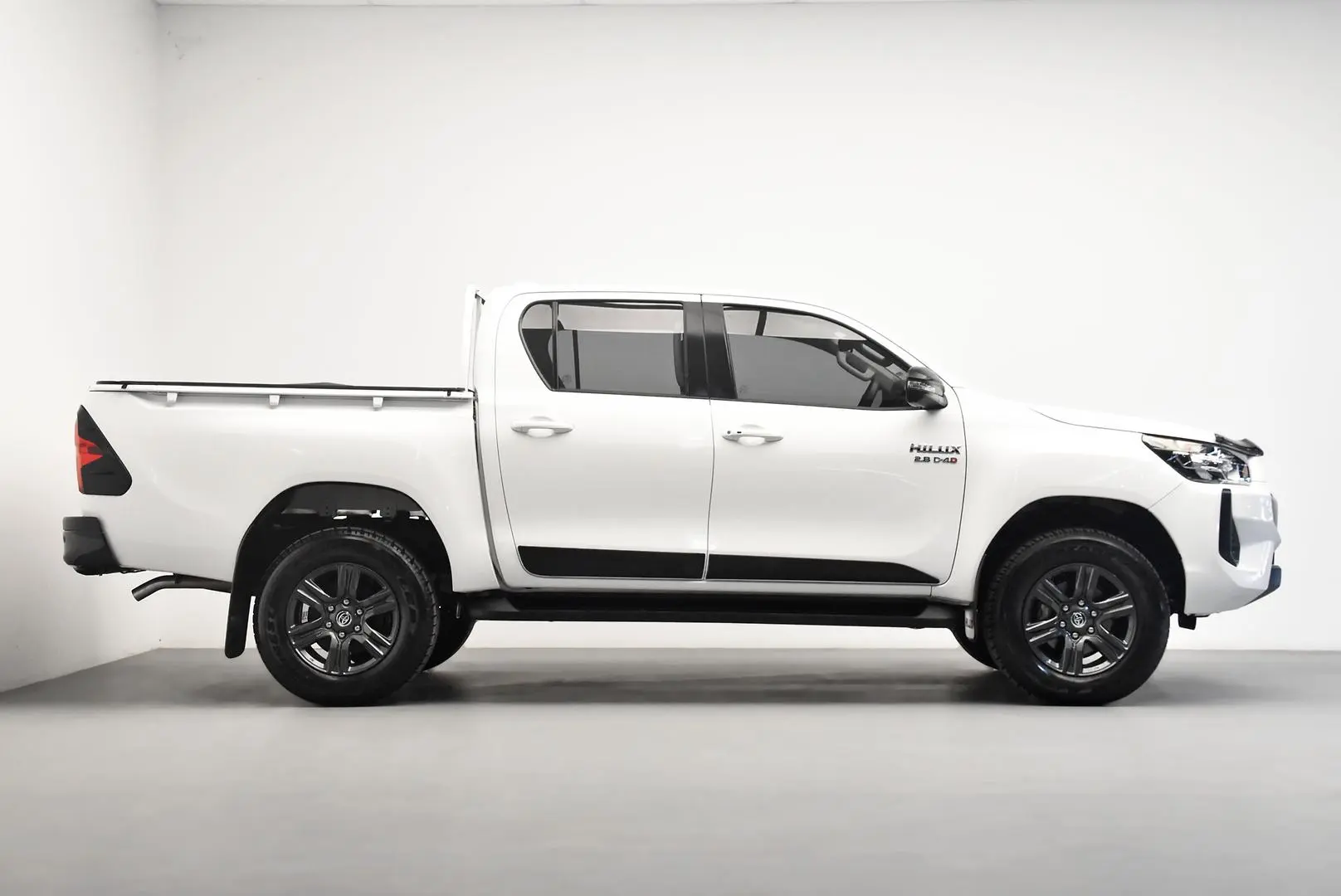 2025 Toyota Hilux Gallery Image 3