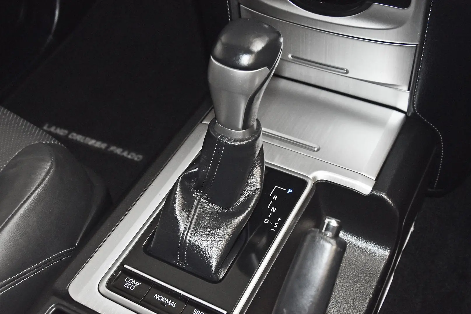 2017 Toyota Landcruiser Prado Gallery Image 13