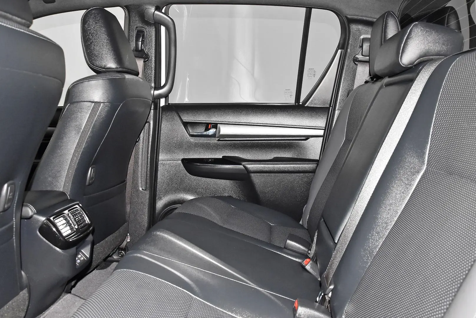 2025 Toyota Hilux Gallery Image 19