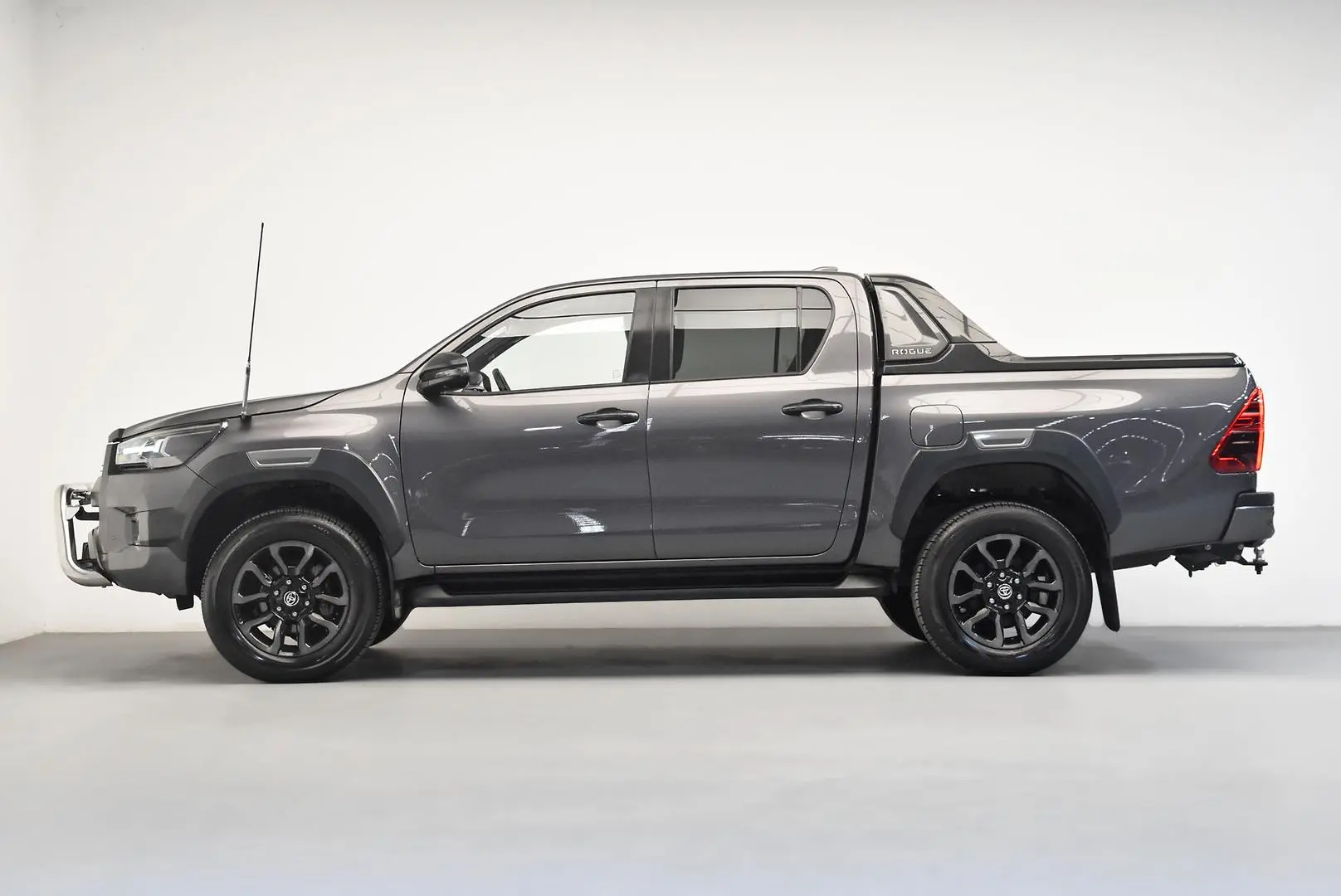 2021 Toyota Hilux Gallery Image 4