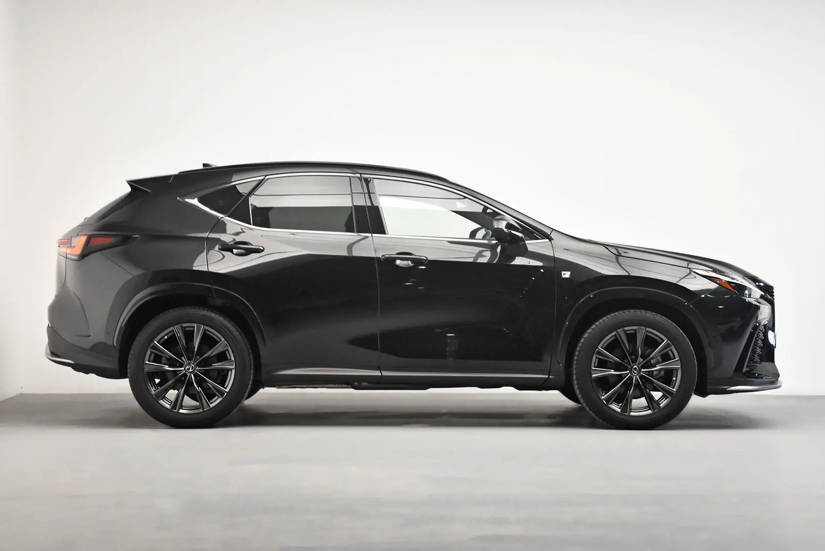 2022 Lexus NX Gallery Image 3