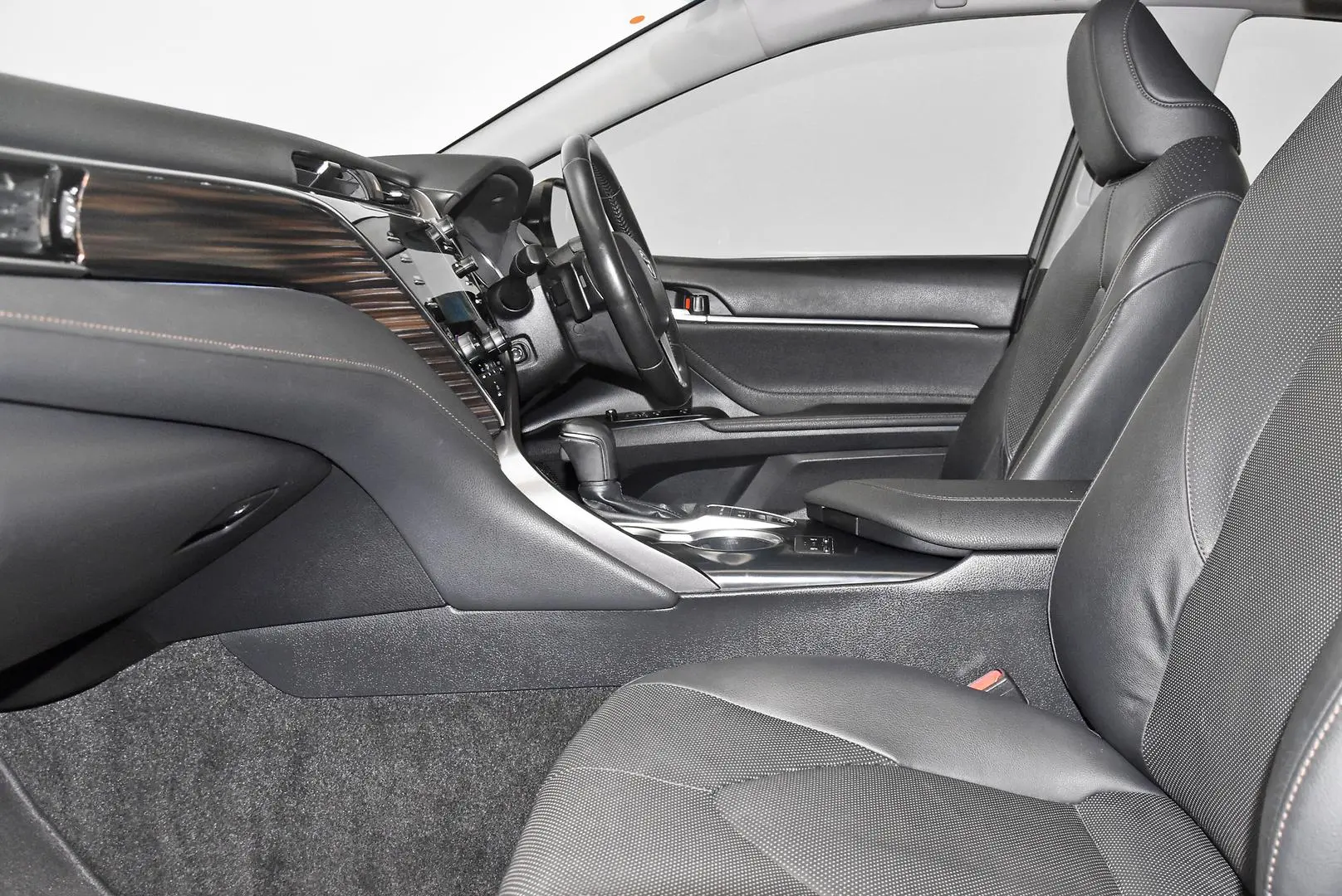 2017 Toyota Camry Gallery Image 17