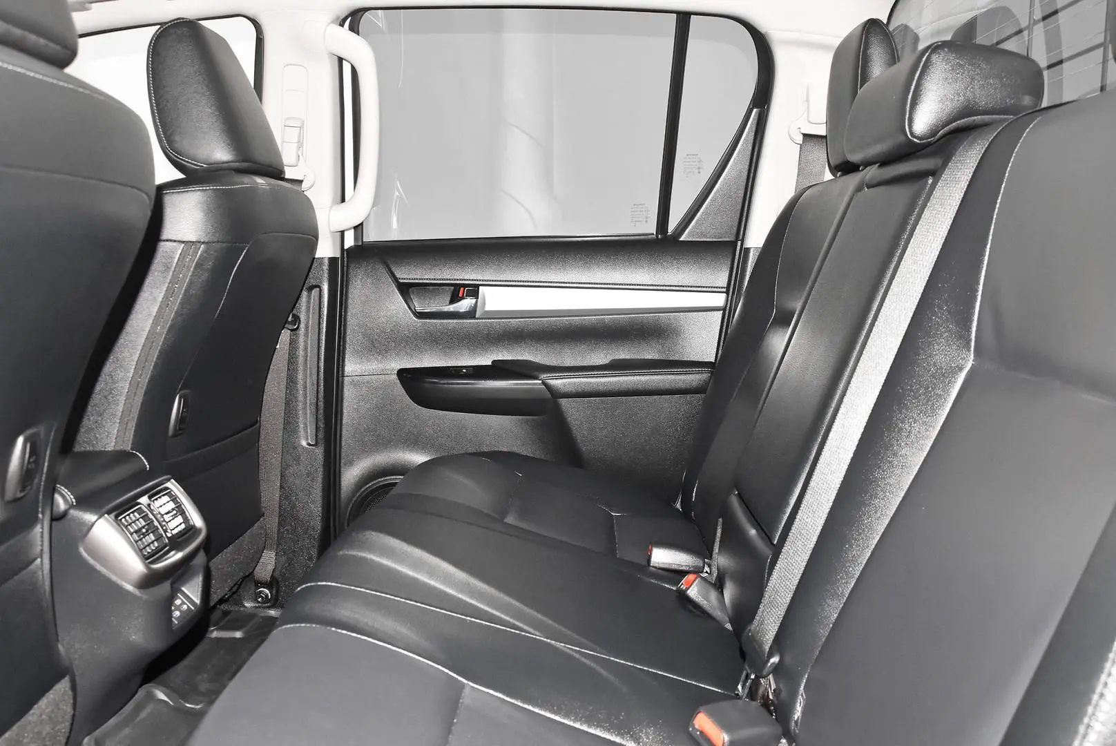 2025 Toyota Hilux Gallery Image 18