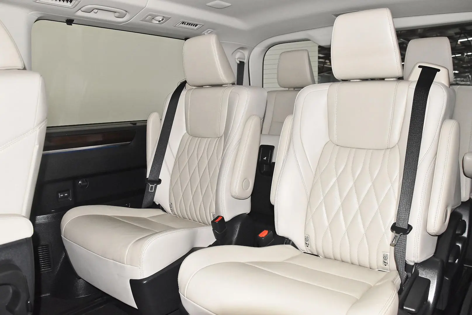 2025 Toyota Granvia Gallery Image 21