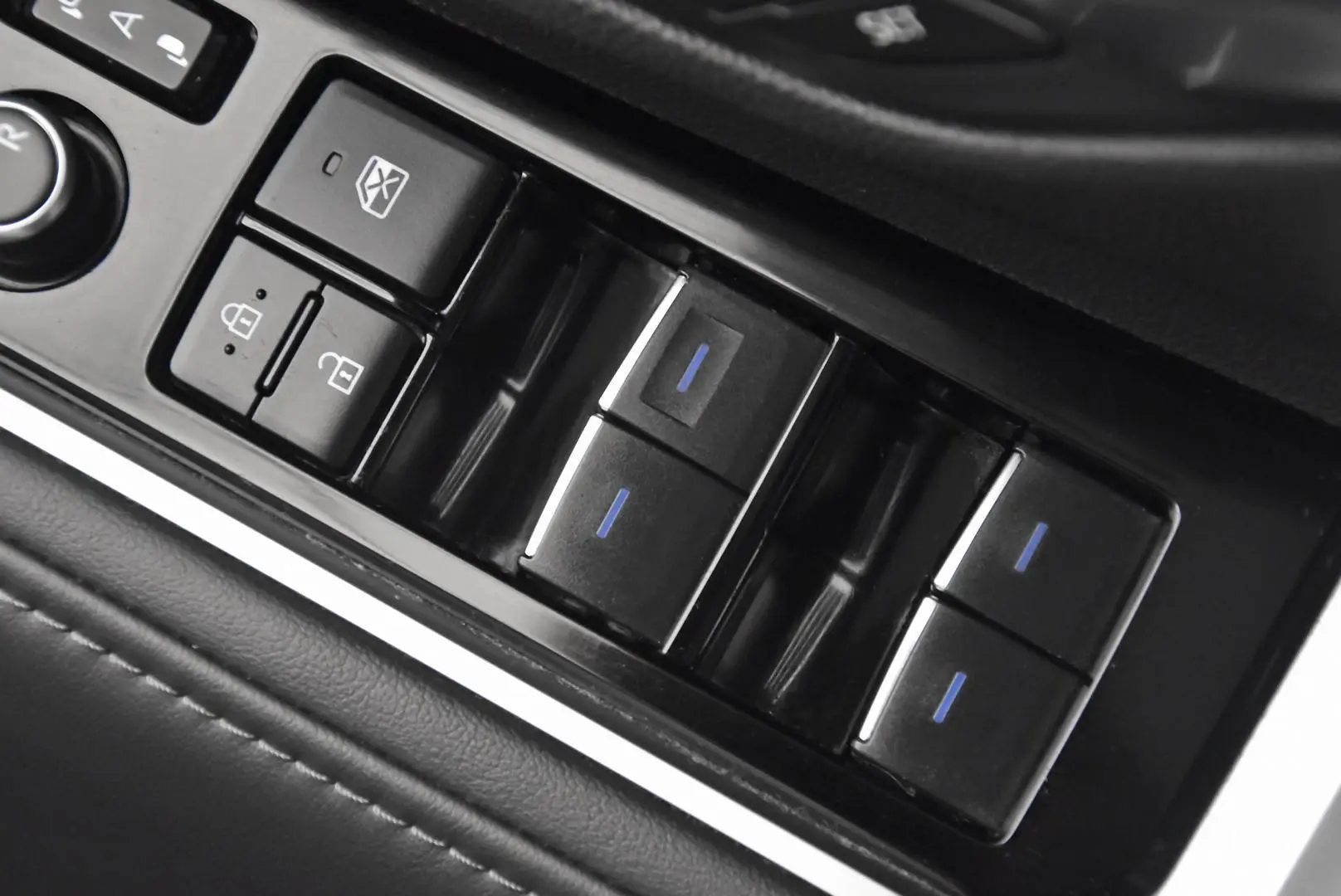 2023 Toyota Landcruiser Gallery Image 9