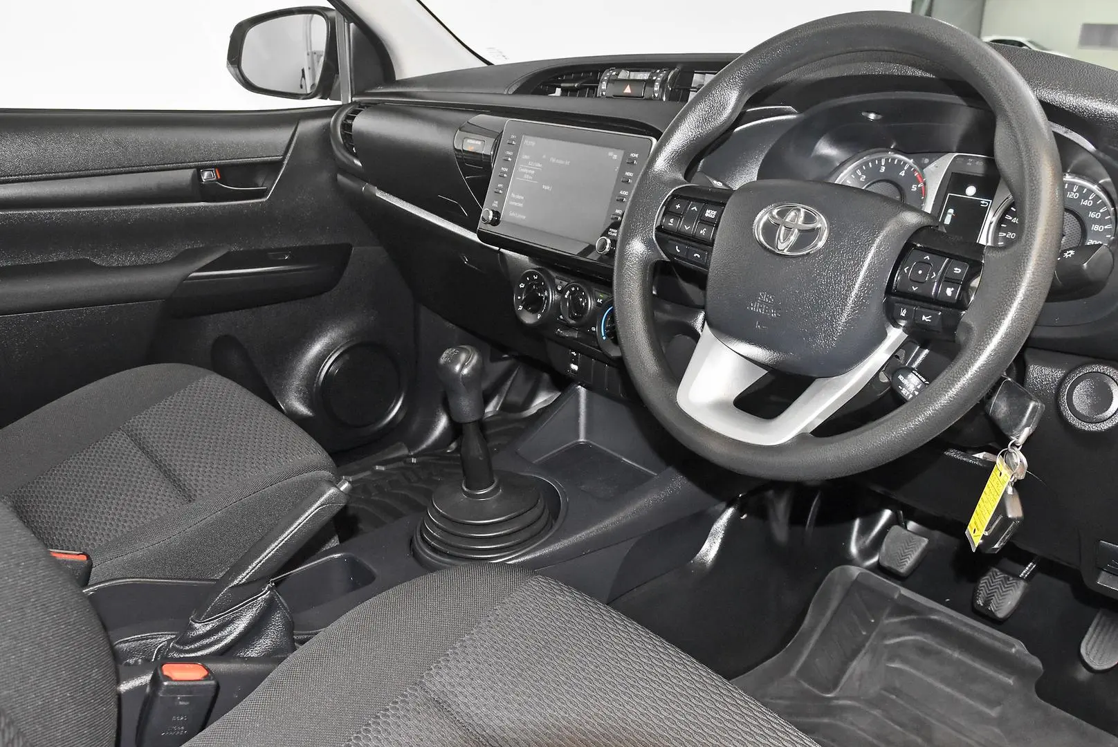 2023 Toyota Hilux Gallery Image 8