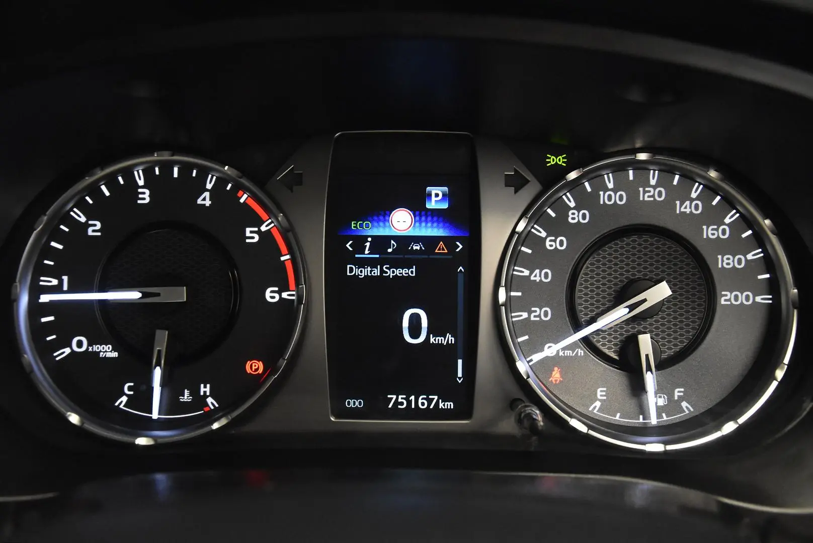 2022 Toyota Hilux Gallery Image 10