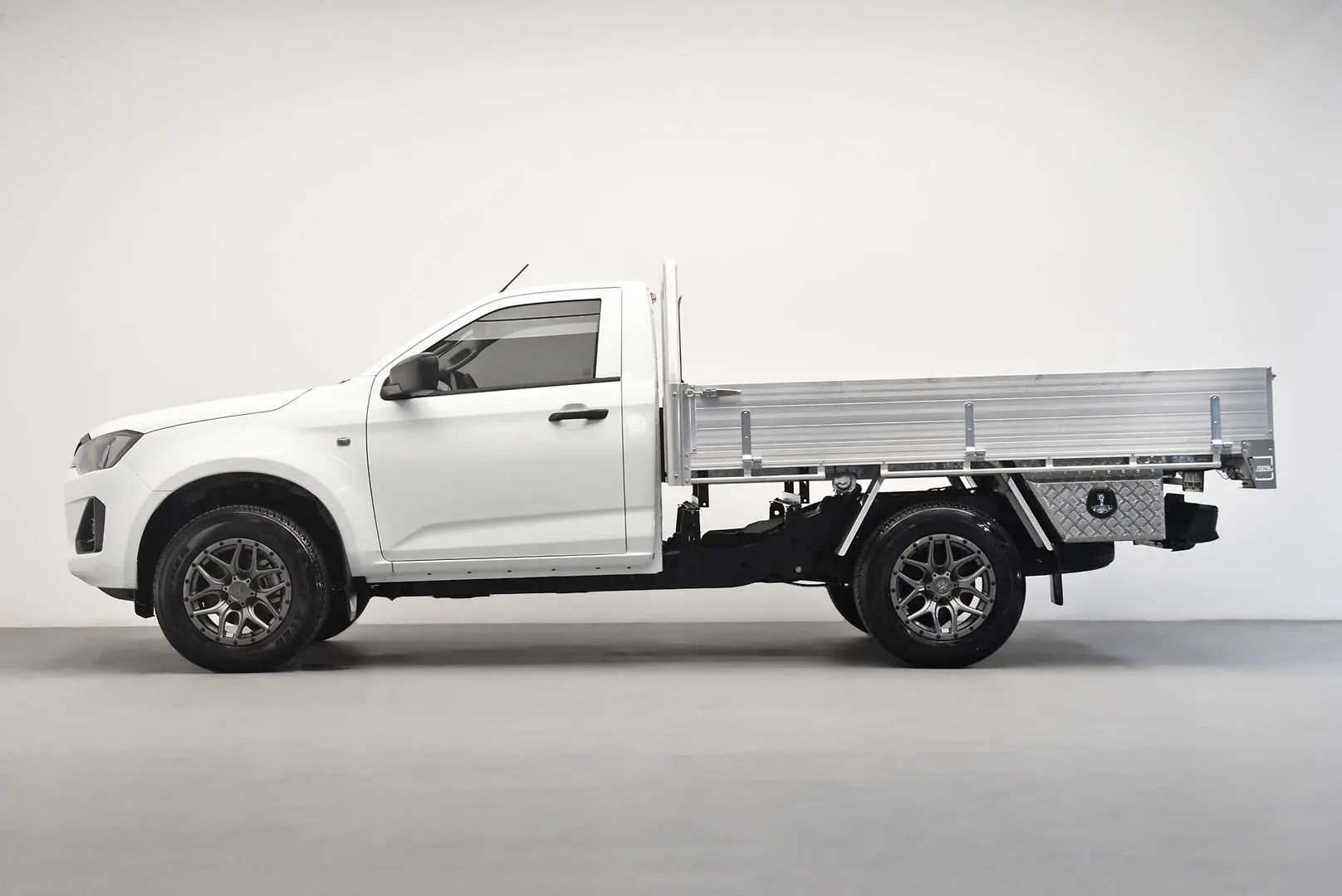 2025 Isuzu D-MAX Gallery Image 4