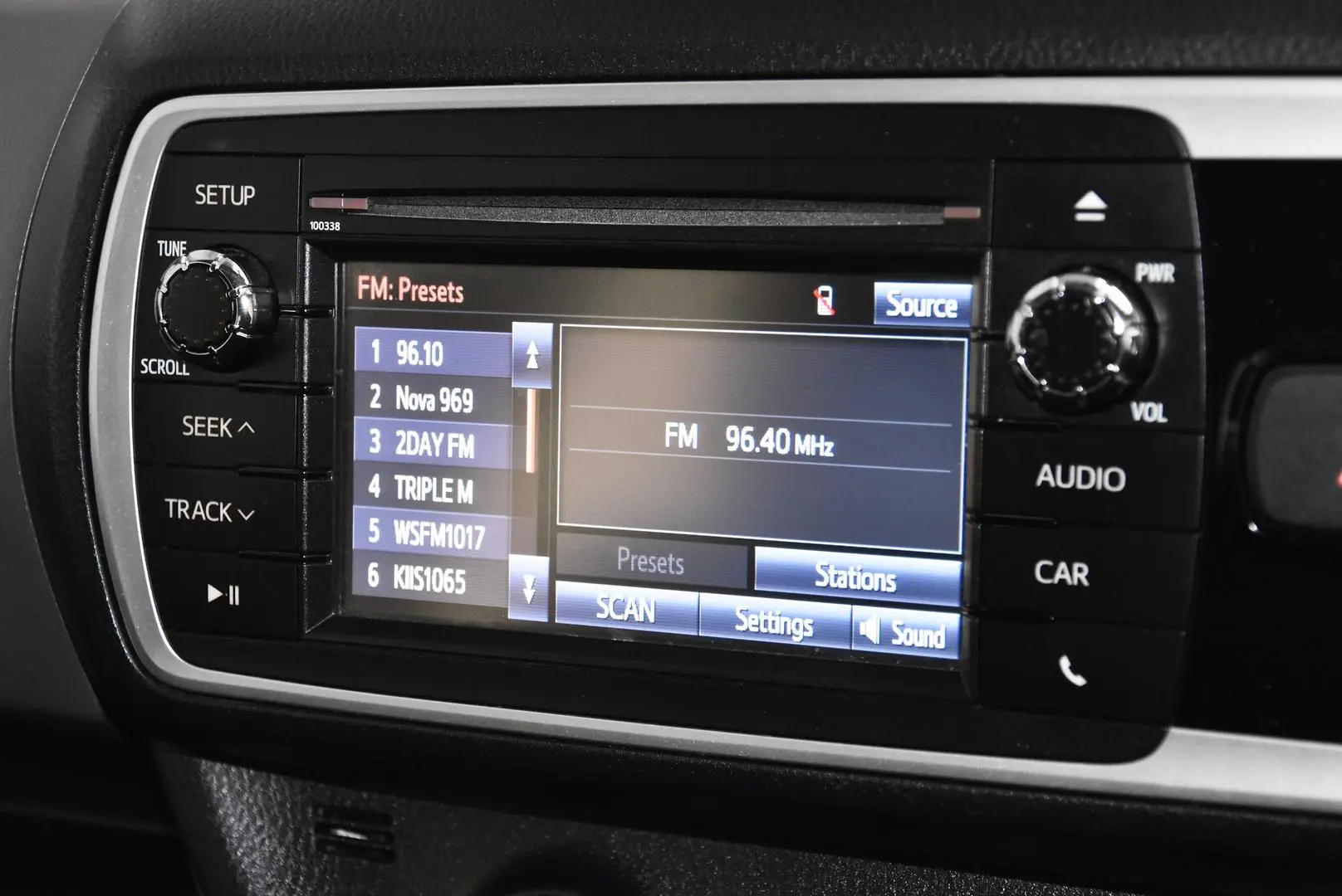 2015 Toyota Yaris Gallery Image 11