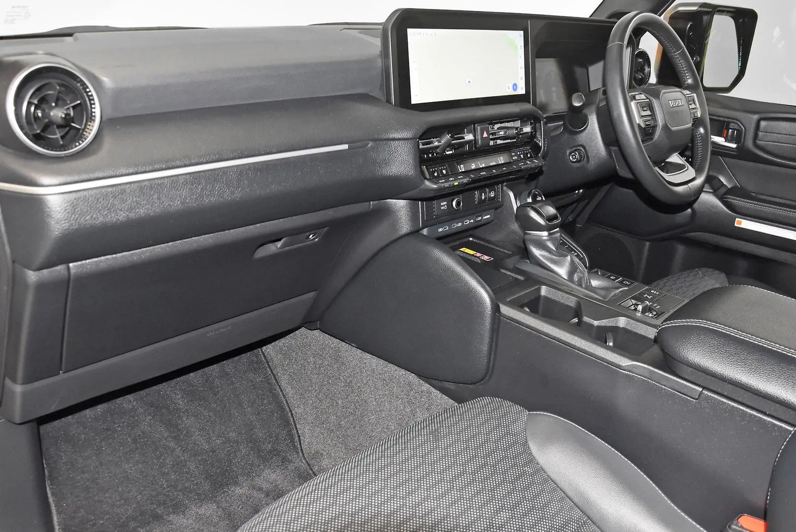 2024 Toyota Landcruiser Prado Gallery Image 17