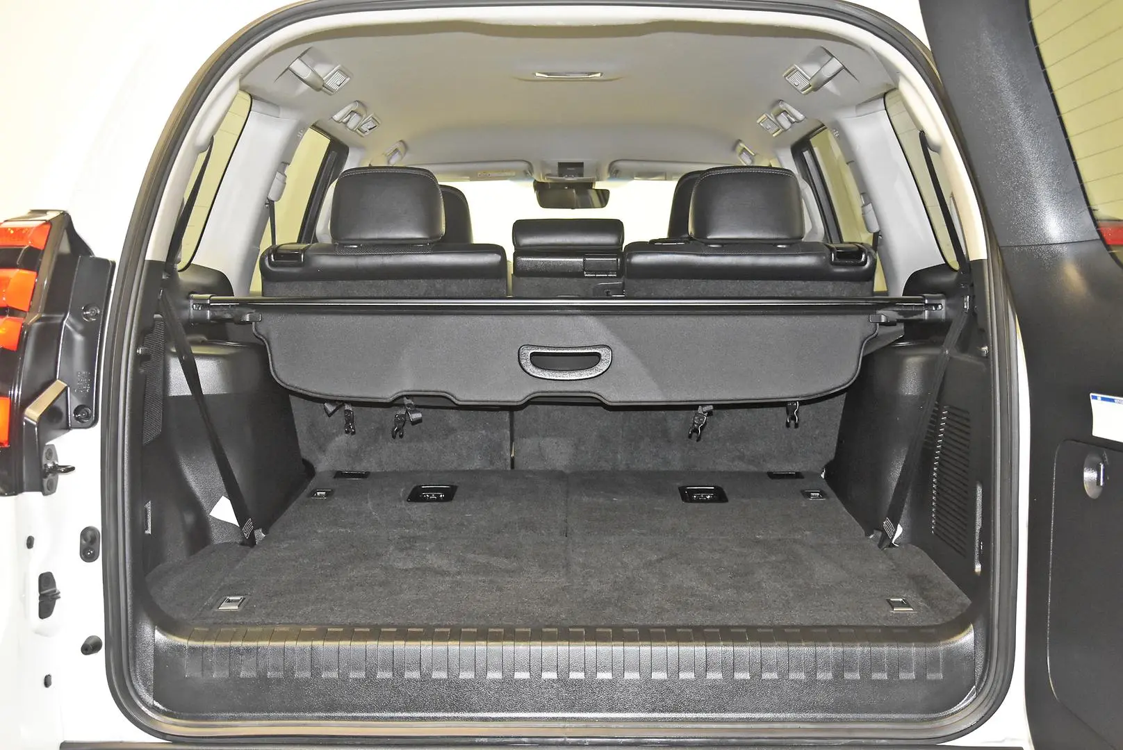 2023 Toyota Landcruiser Prado Gallery Image 19