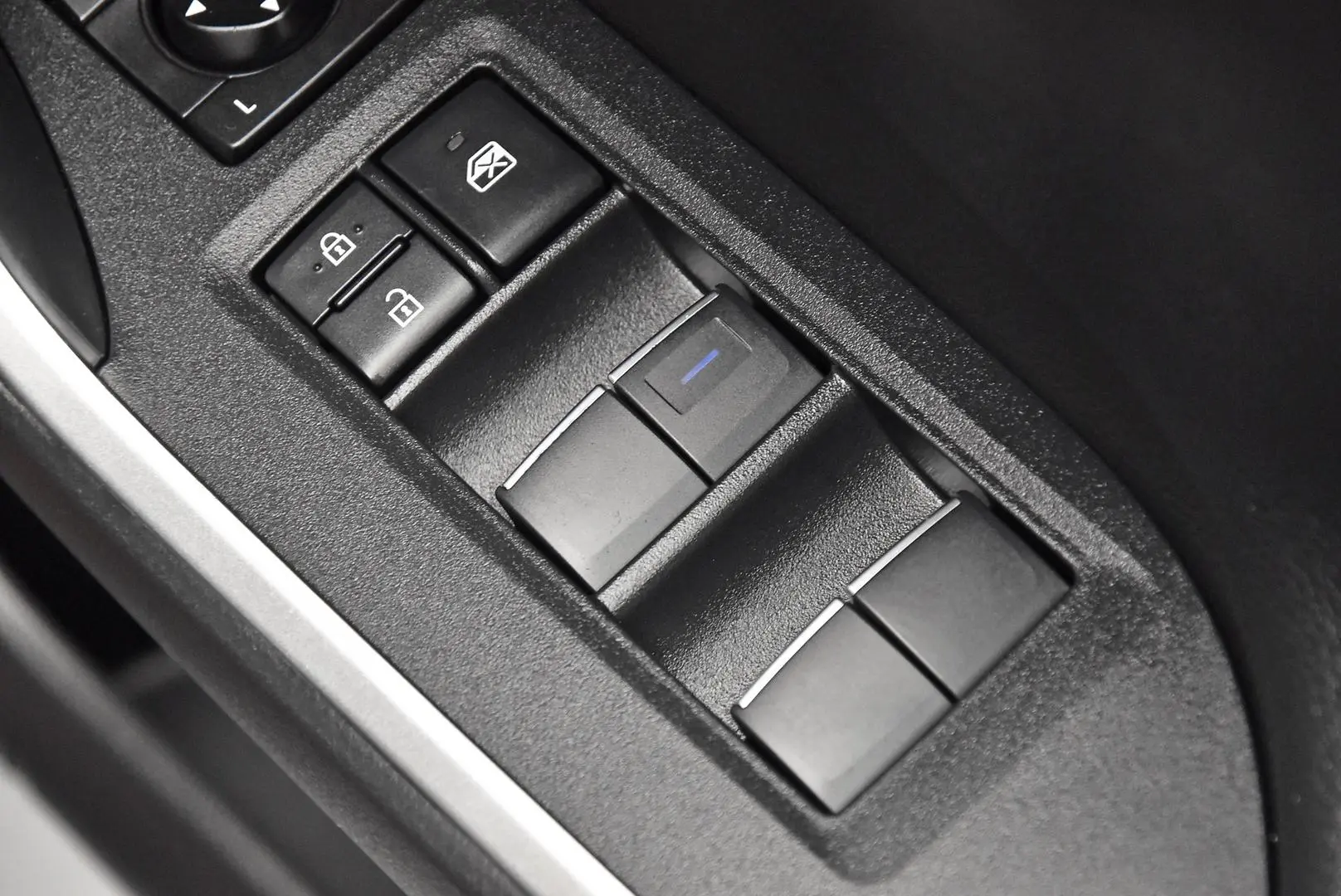 2020 Toyota RAV4 Gallery Image 10