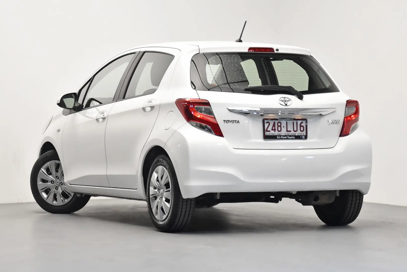 2015 Toyota Yaris Gallery Image 5