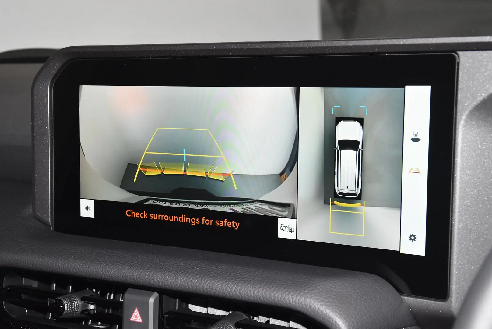 2025 Toyota Landcruiser Prado Gallery Image 11