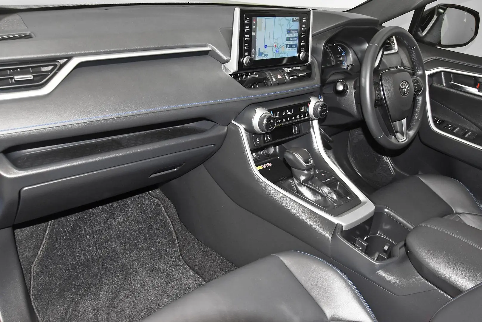 2022 Toyota RAV4 Gallery Image 17