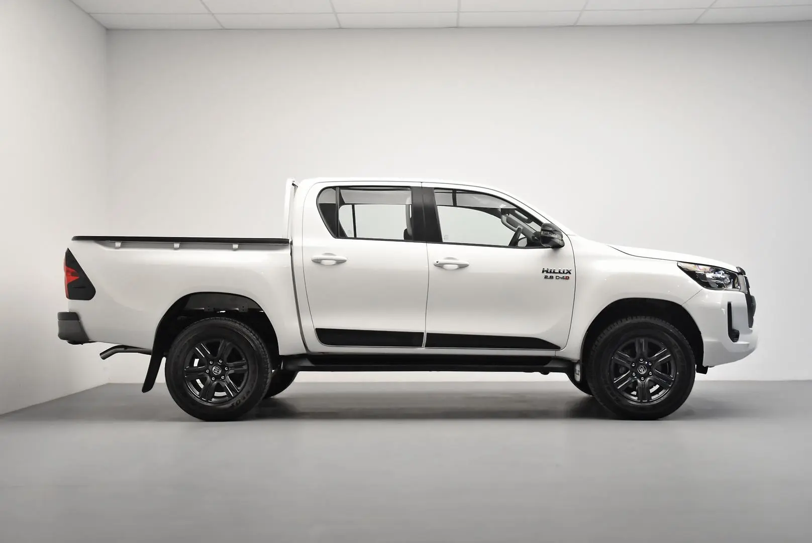 2023 Toyota Hilux Gallery Image 3