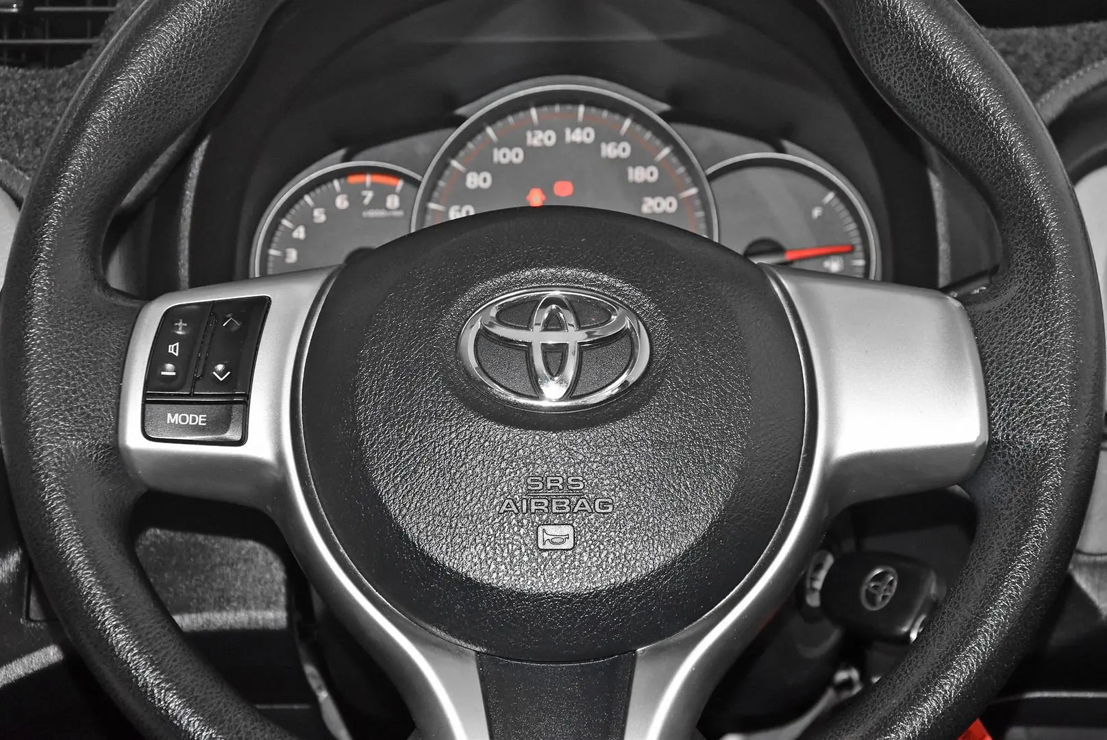2013 Toyota Yaris Gallery Image 15