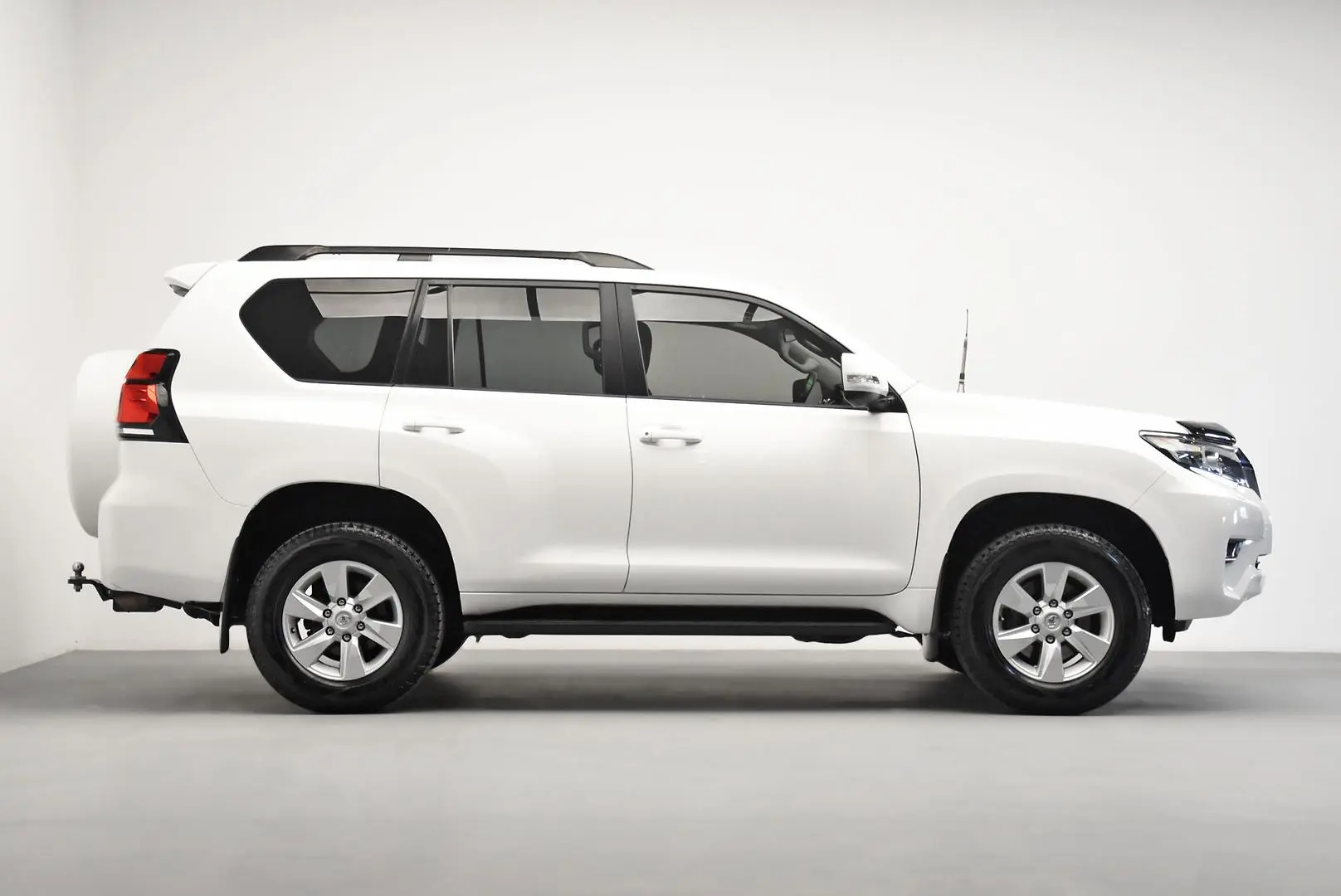 2017 Toyota Landcruiser Prado Gallery Image 3