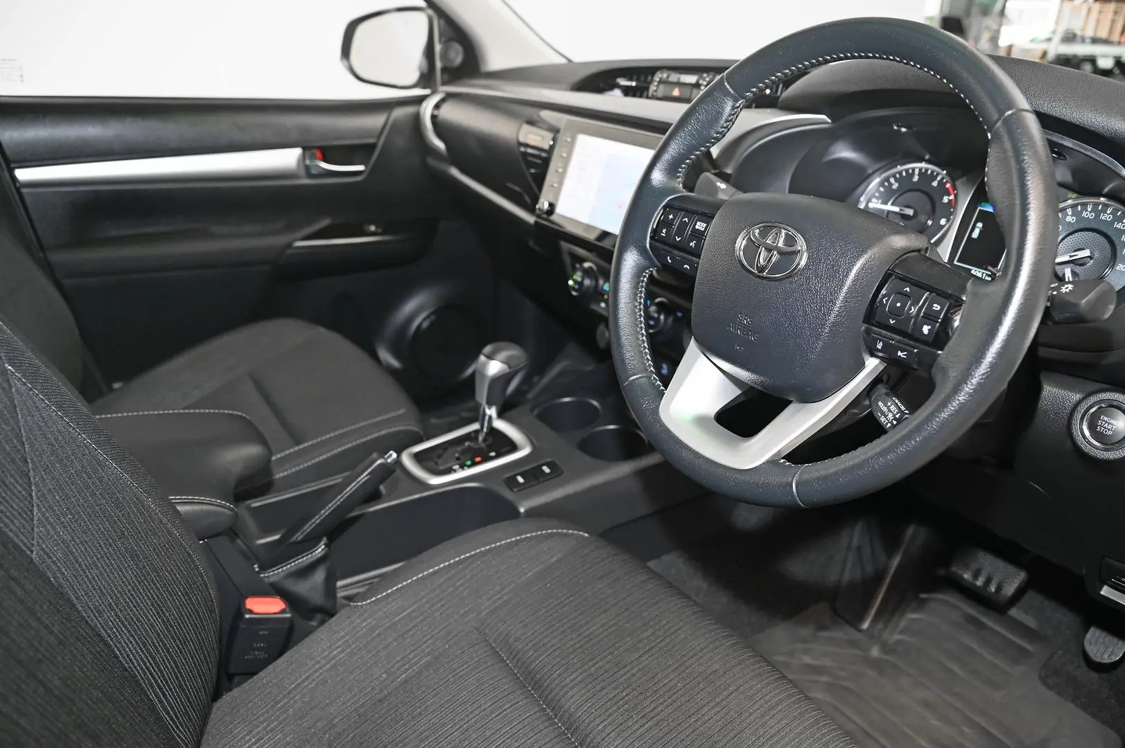 2023 Toyota Hilux Gallery Image 8