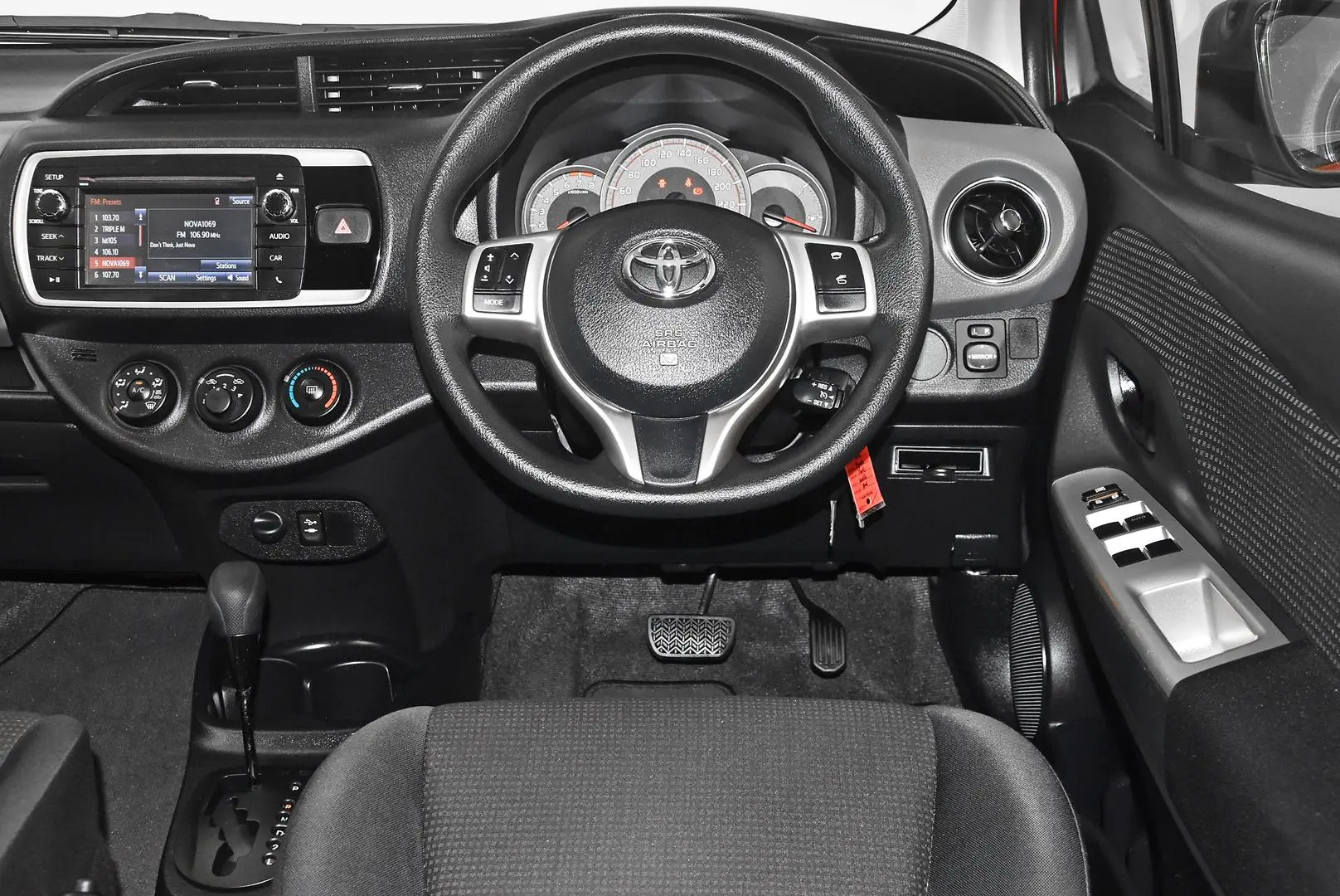 2016 Toyota Yaris Gallery Image 14